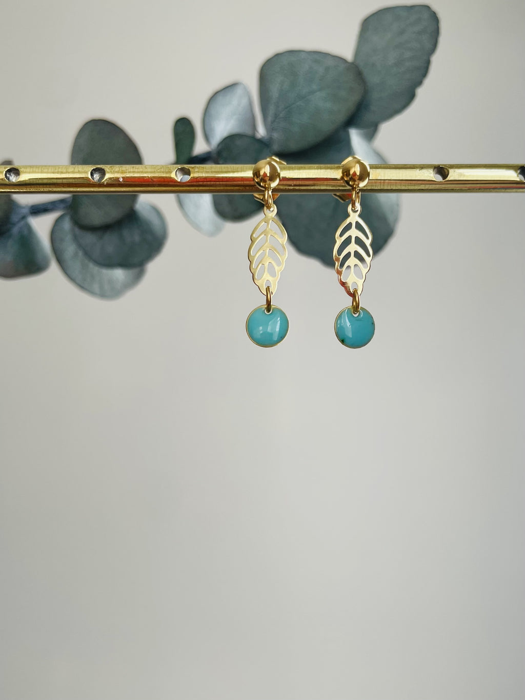 Clous "mini feuille" turquoises