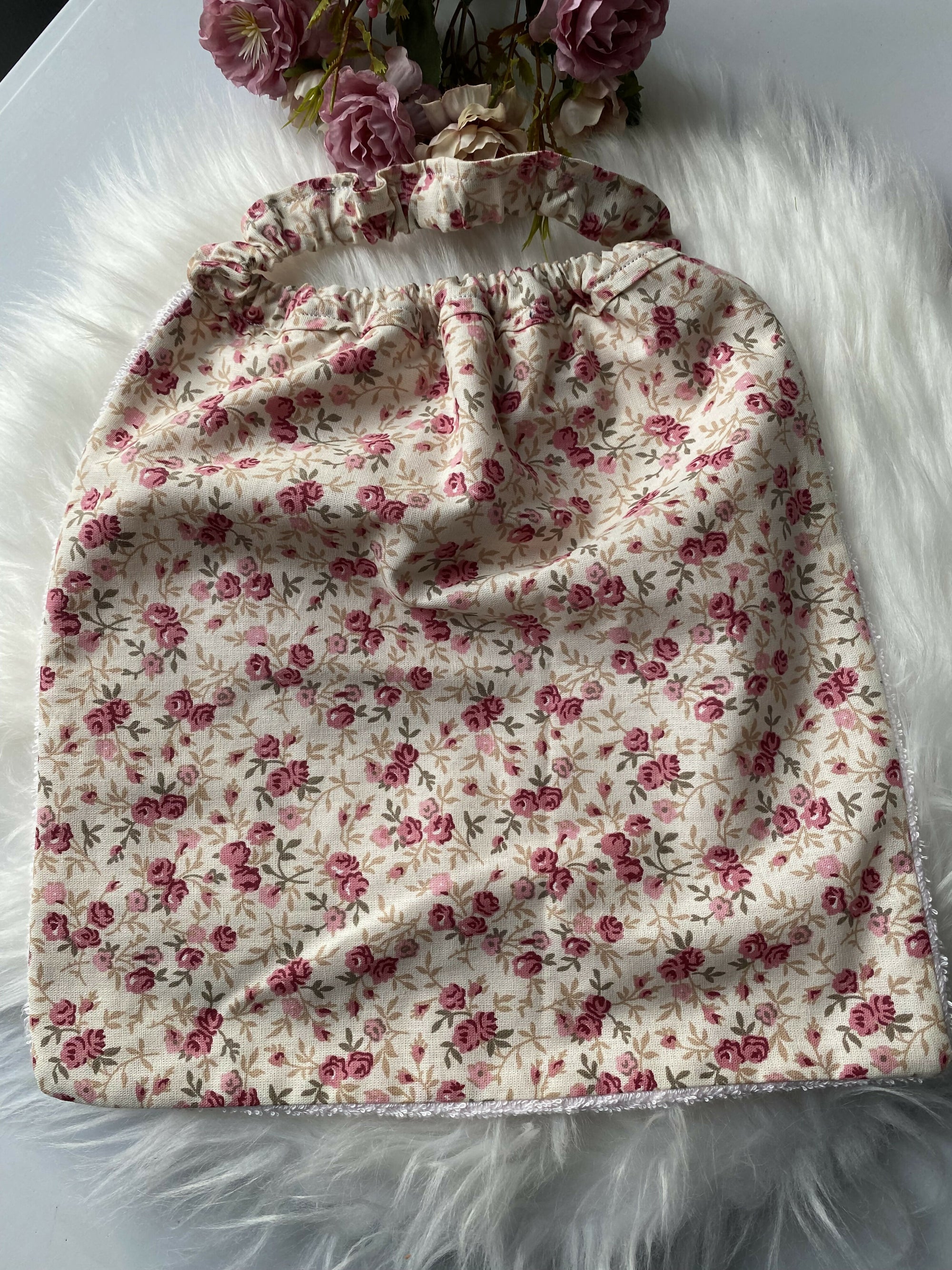 BAVOIR MATERNELLE FLEURS ROSES0