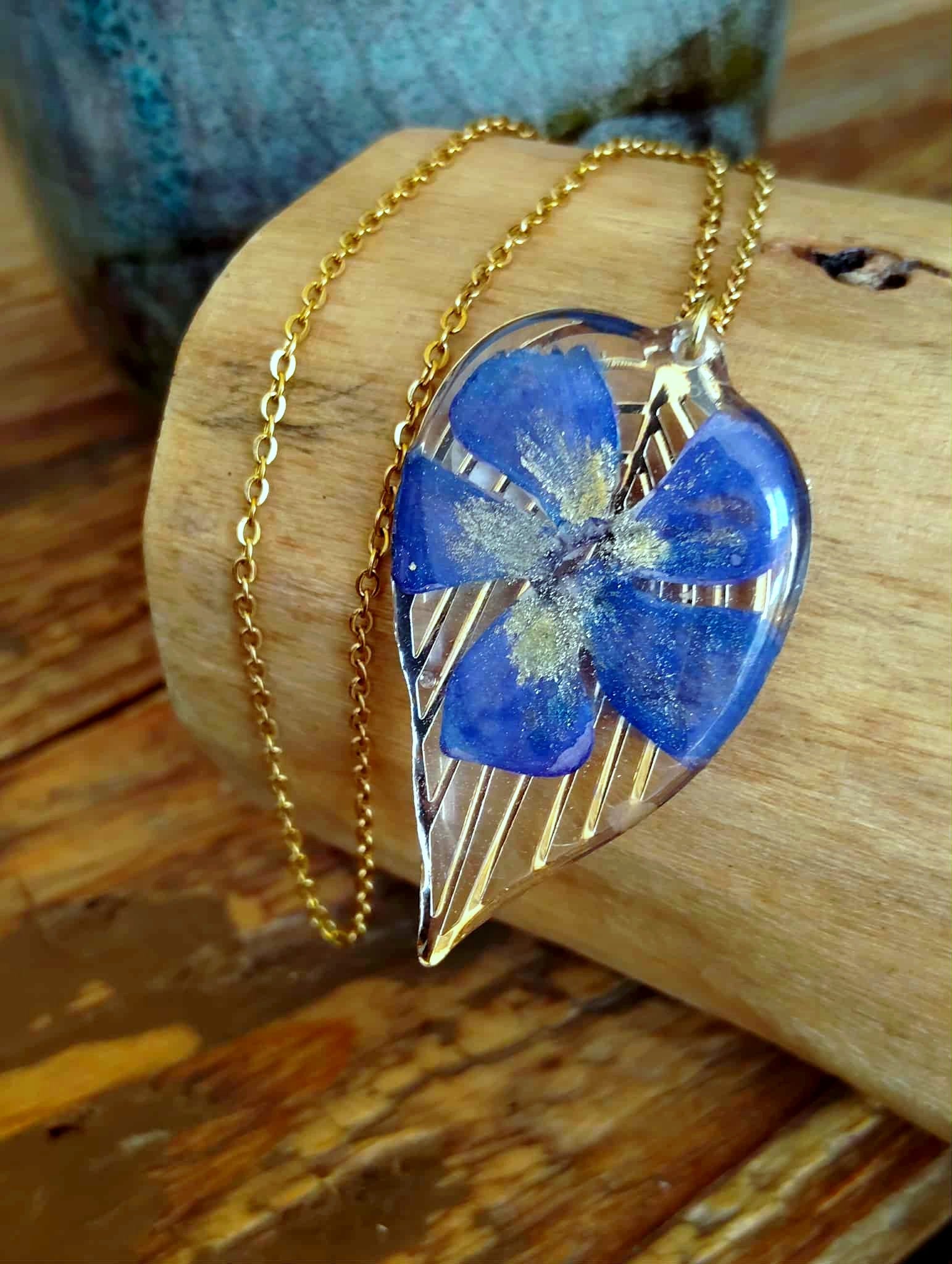 Collier, Pervenche