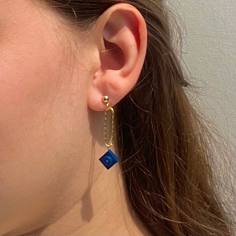 Hammered effect gold earrings - Les Danseuses