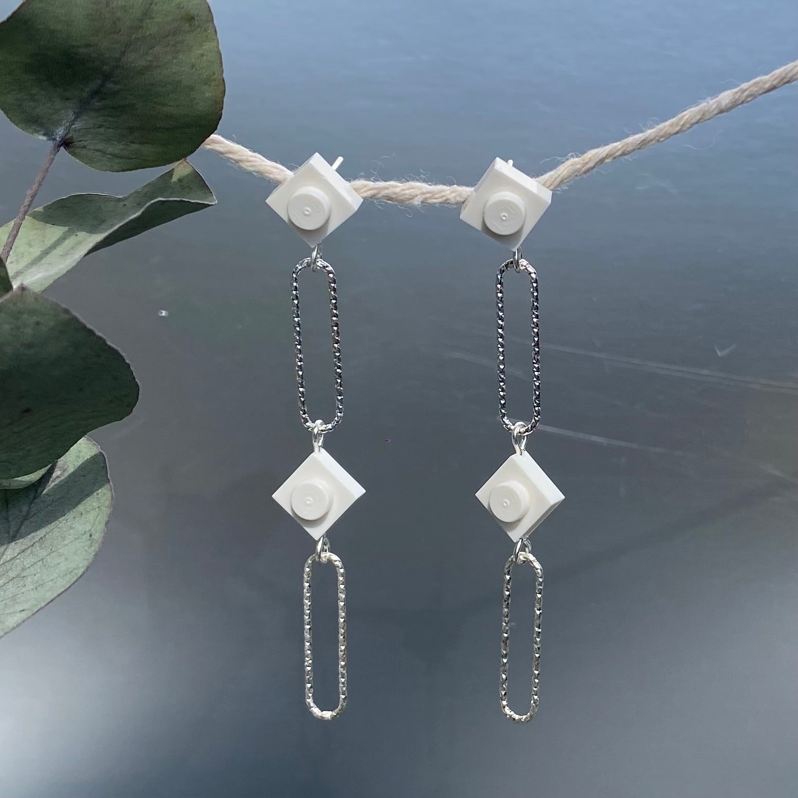 Boucles d'oreilles longues argentées - Les Voltigeuses