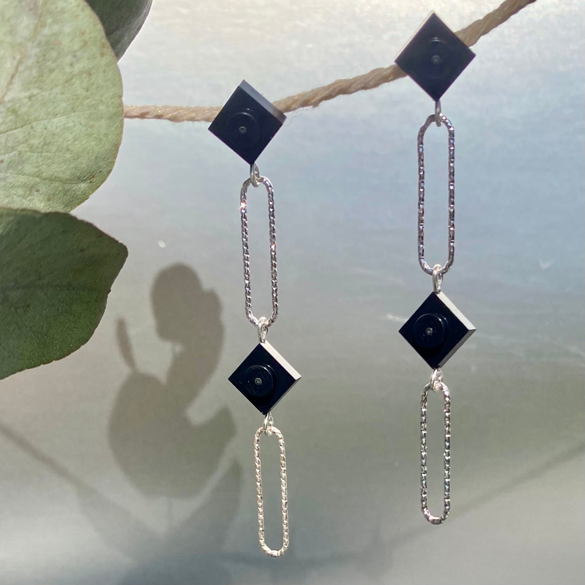 Boucles d'oreilles longues argentées - Les Voltigeuses