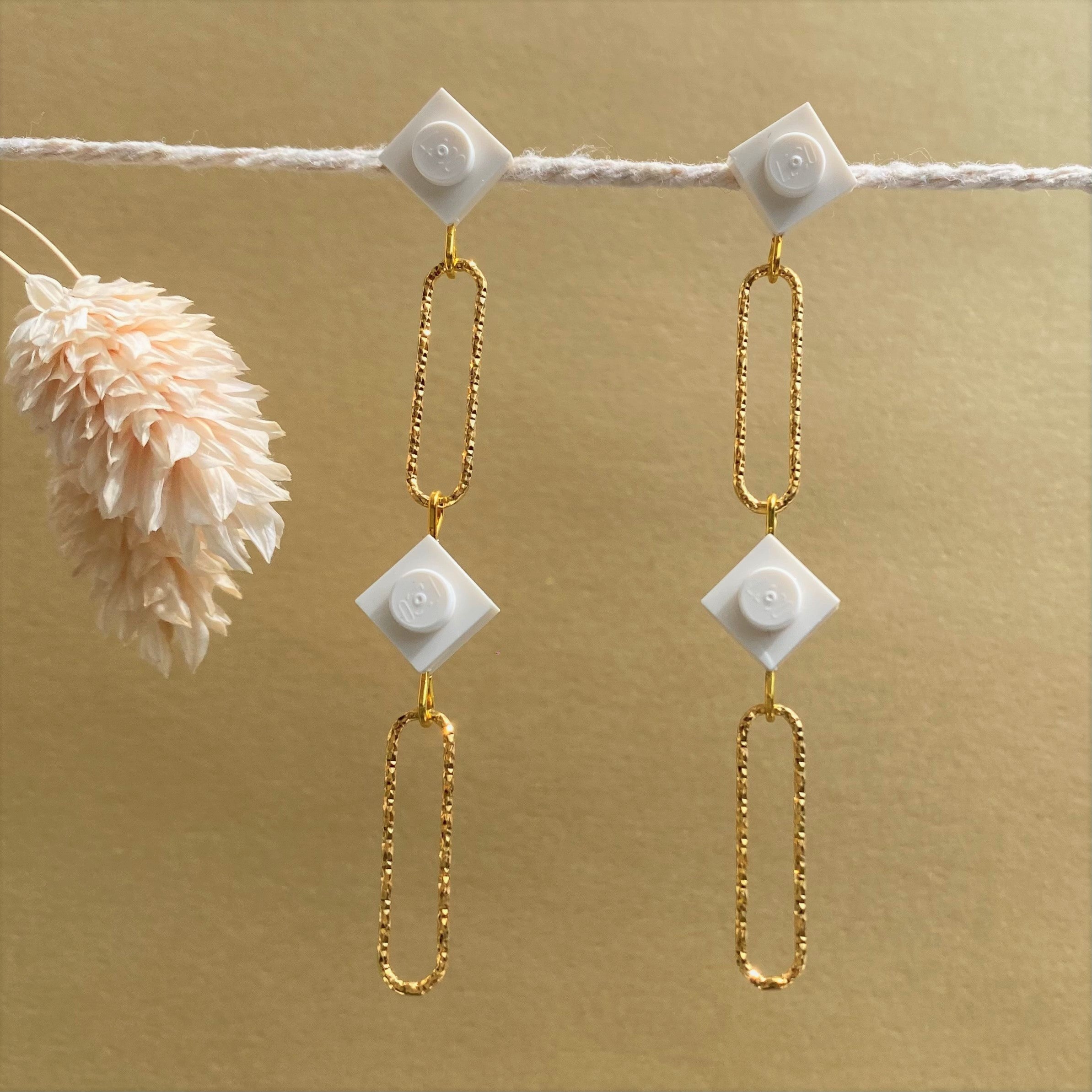 Long earrings with a Lego brick - Les Voltigeuses