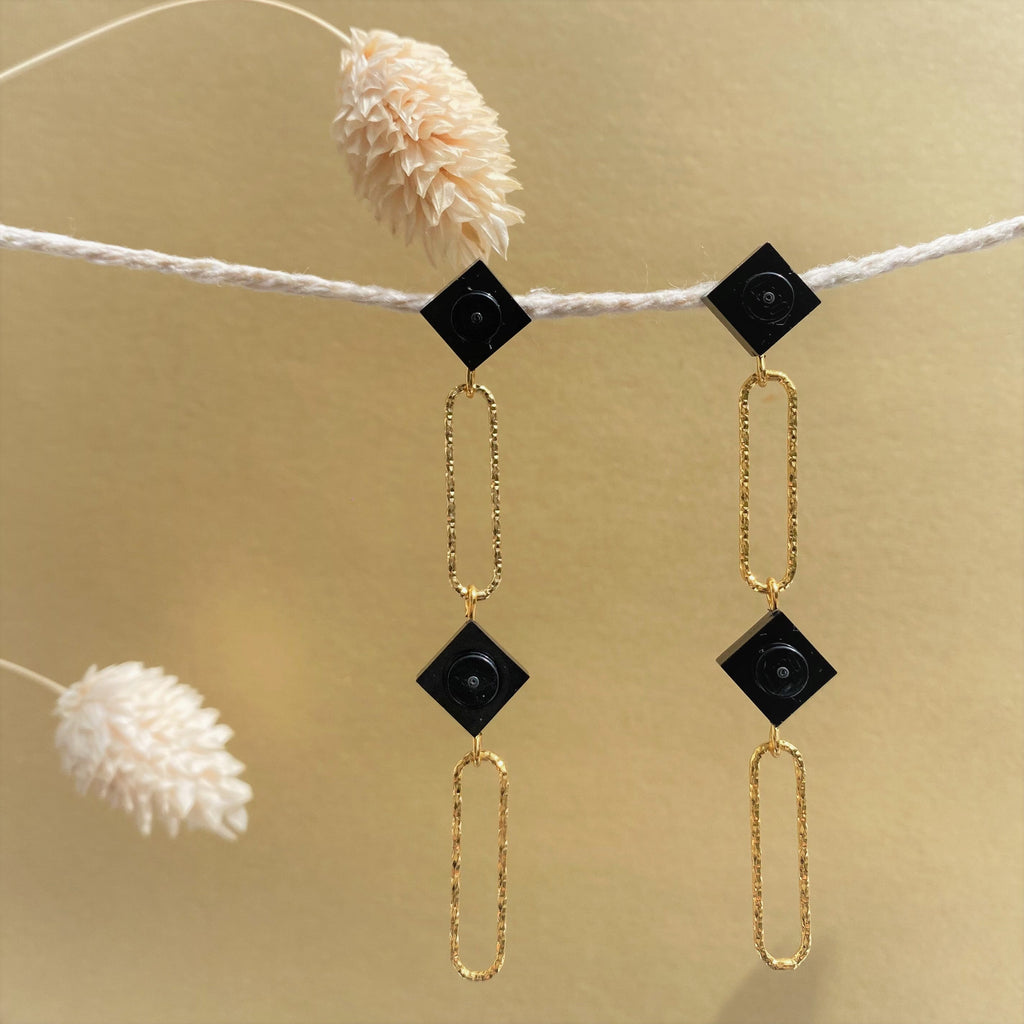Long earrings with a Lego brick - Les Voltigeuses