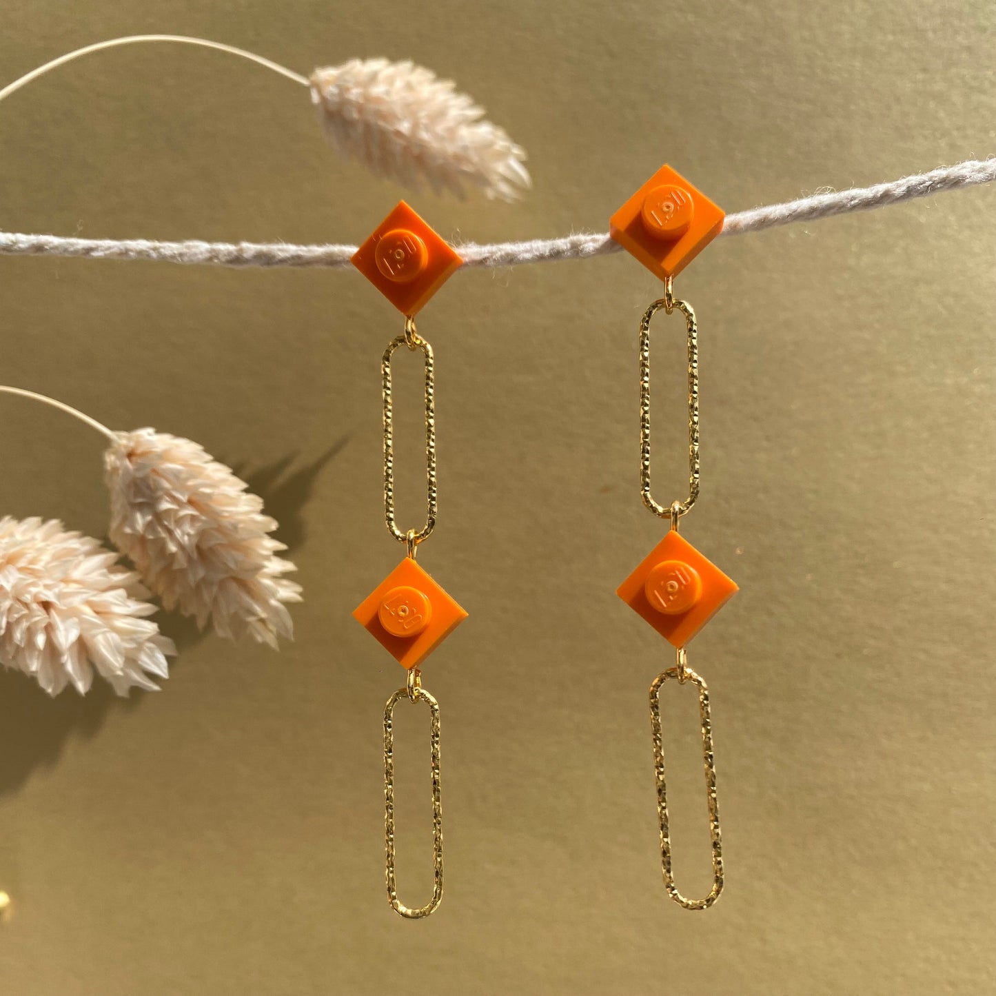 Boucles d'oreilles longues avec un brique Lego - Les Voltigeuses