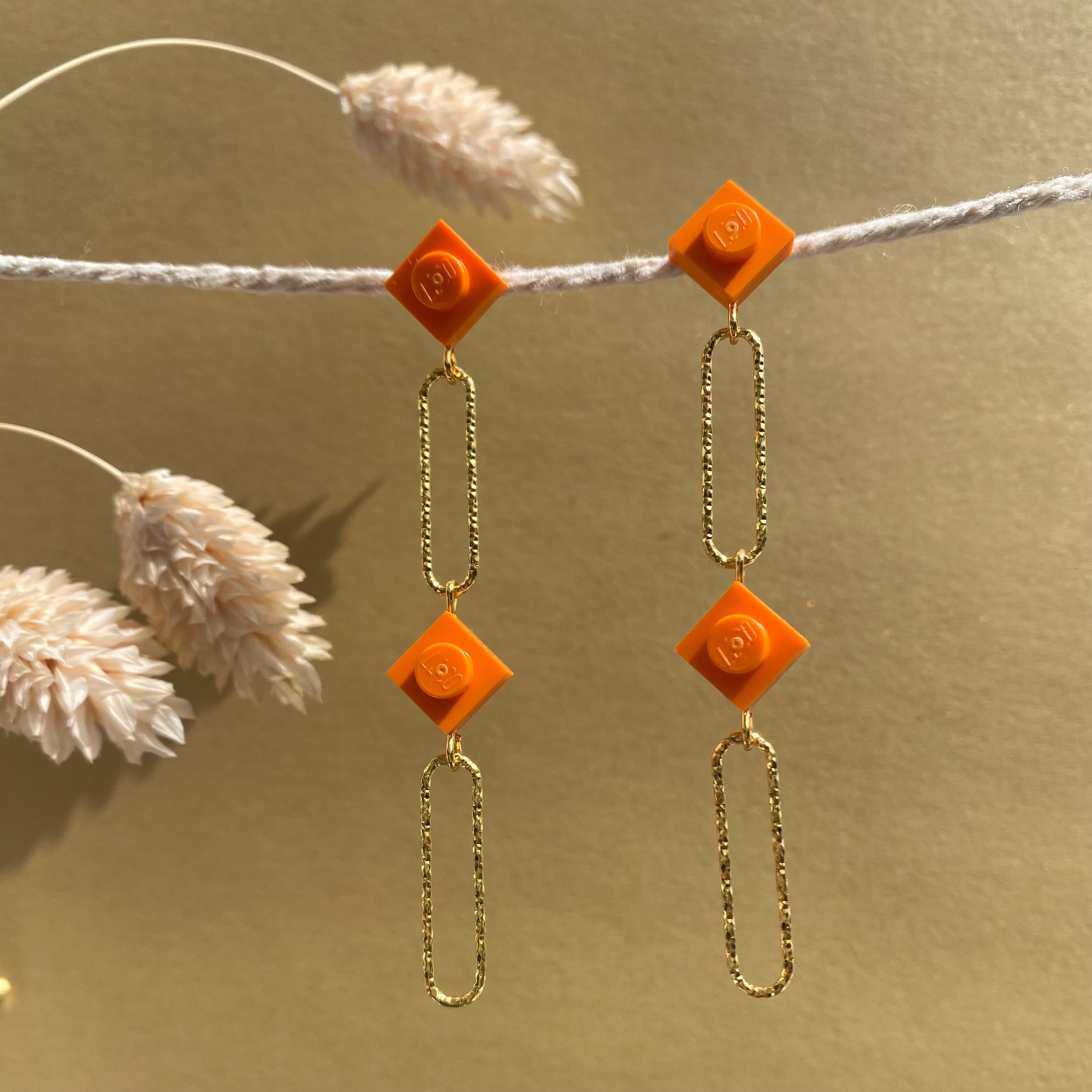 Long earrings with a Lego brick - Les Voltigeuses