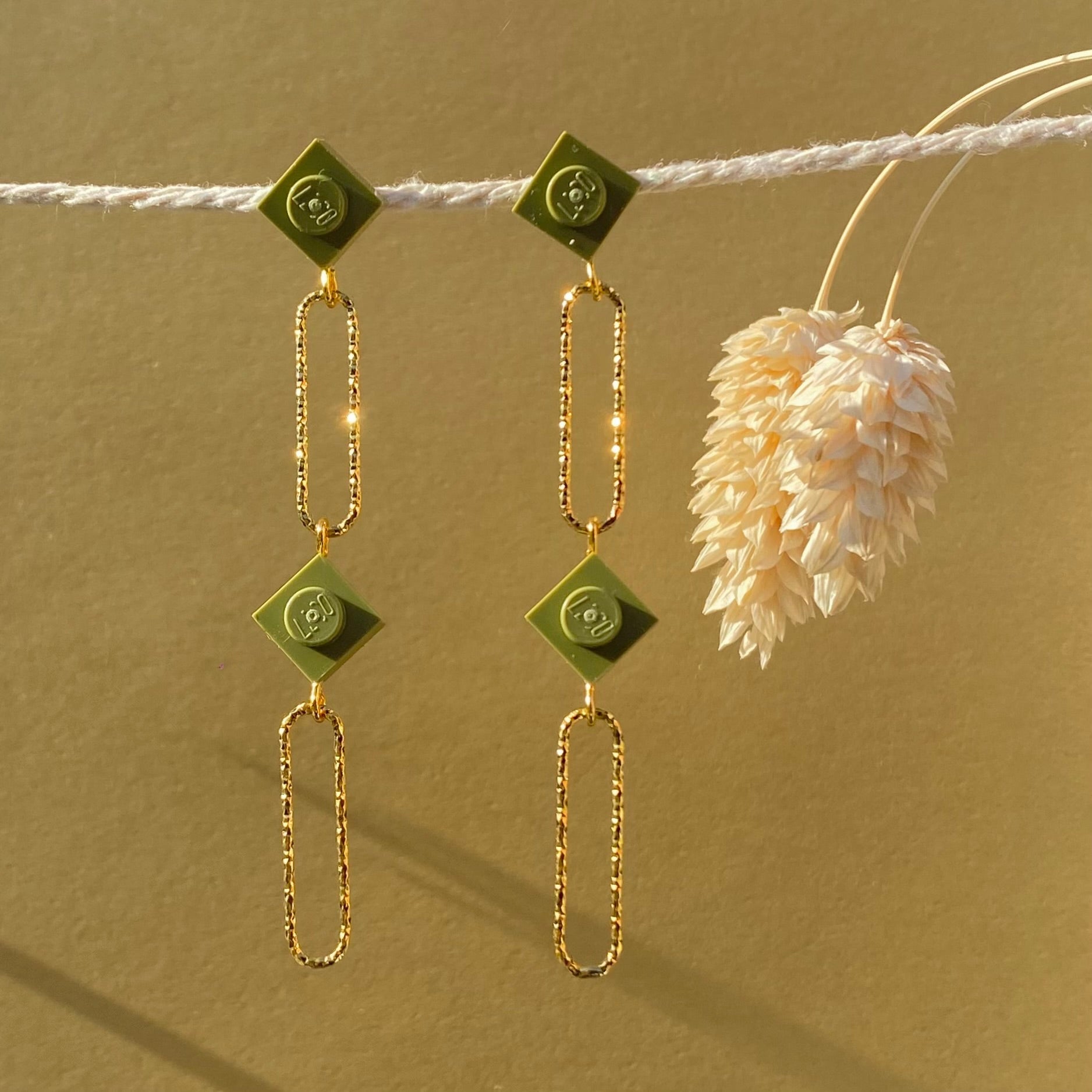 Long earrings with a Lego brick - Les Voltigeuses