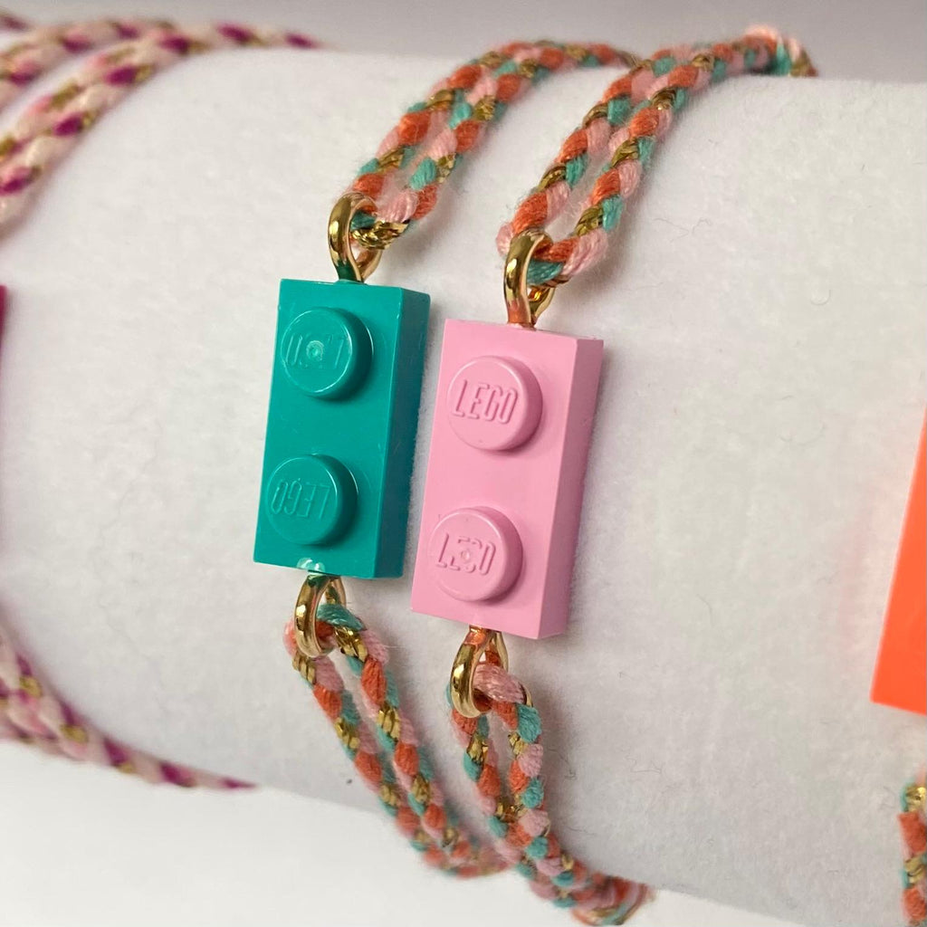Bracelet ajustable cordon tressé corail-vert et sa brique Lego assortie