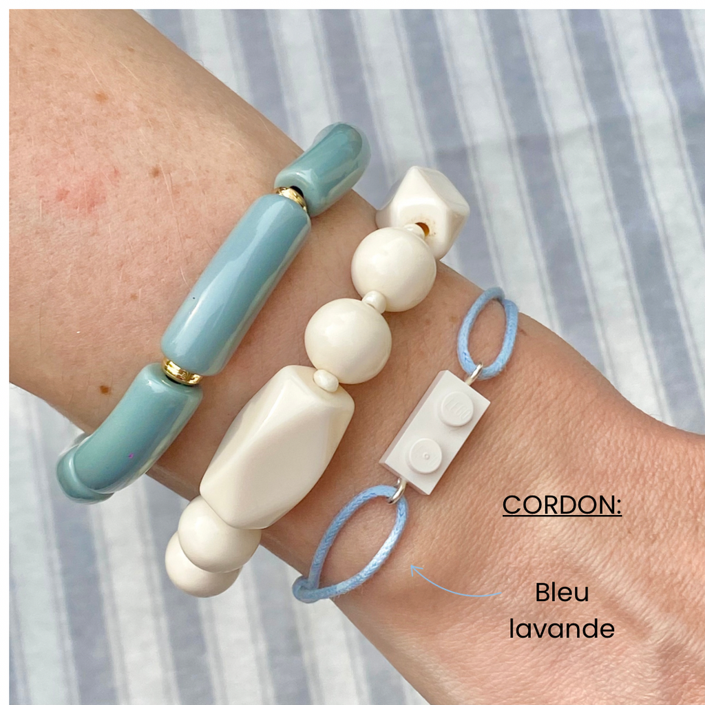 Bracelet d'amitié avec une brique Lego et cordon coton ajustable