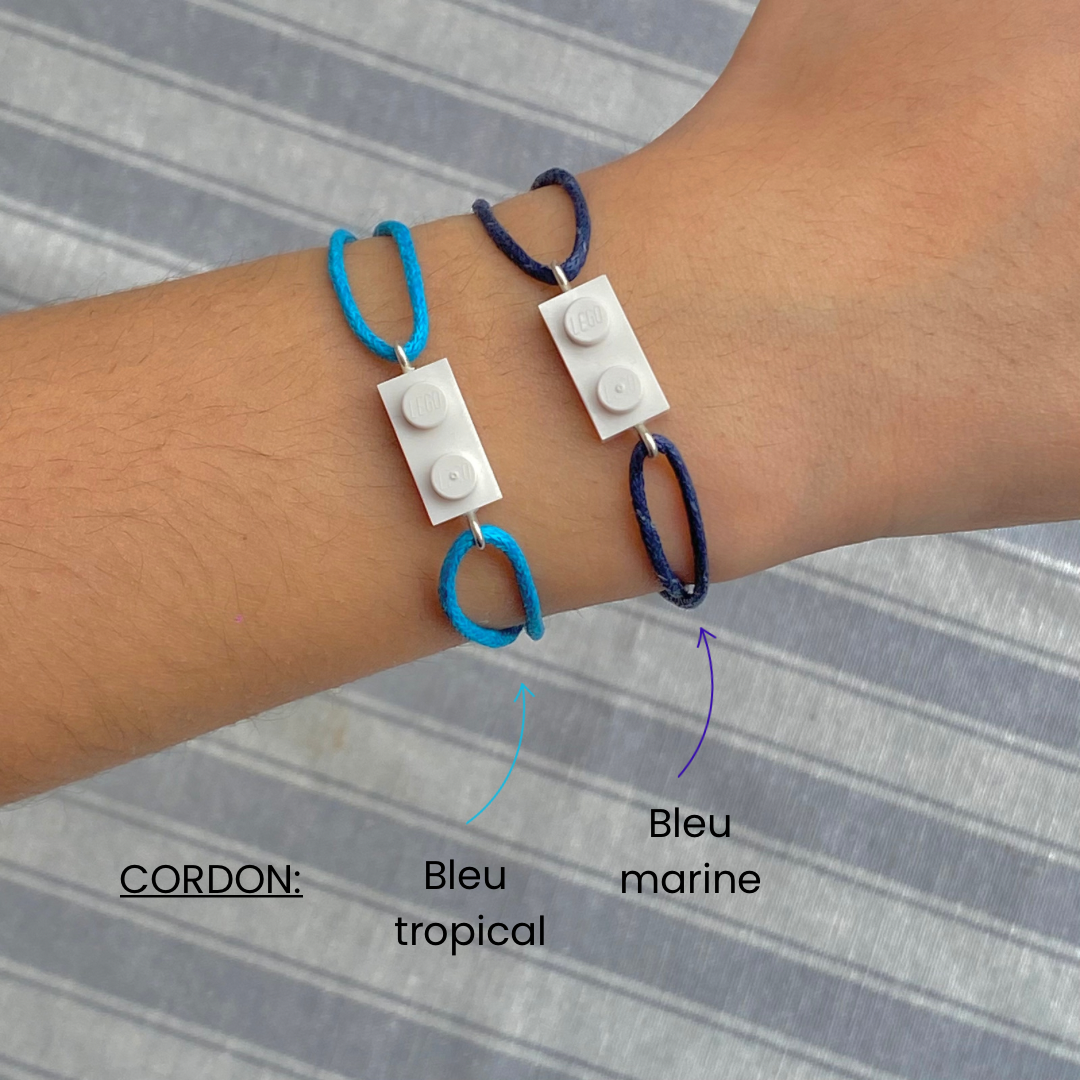 Bracelet d'amitié avec une brique Lego et cordon coton ajustable