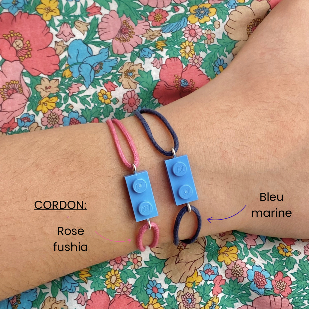 Bracelet d'amitié avec une brique Lego et cordon coton ajustable