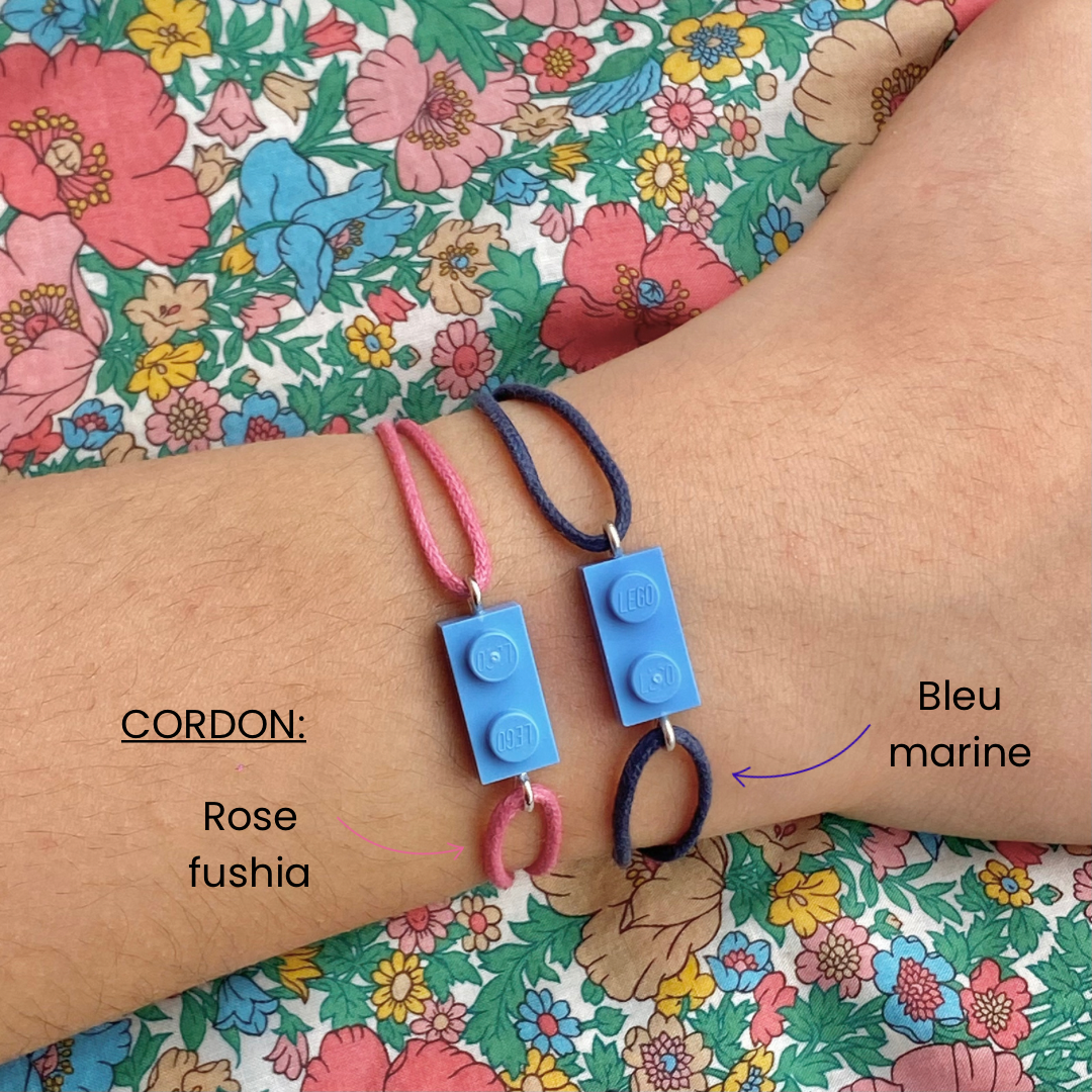 Bracelet d'amitié avec une brique Lego et cordon coton ajustable