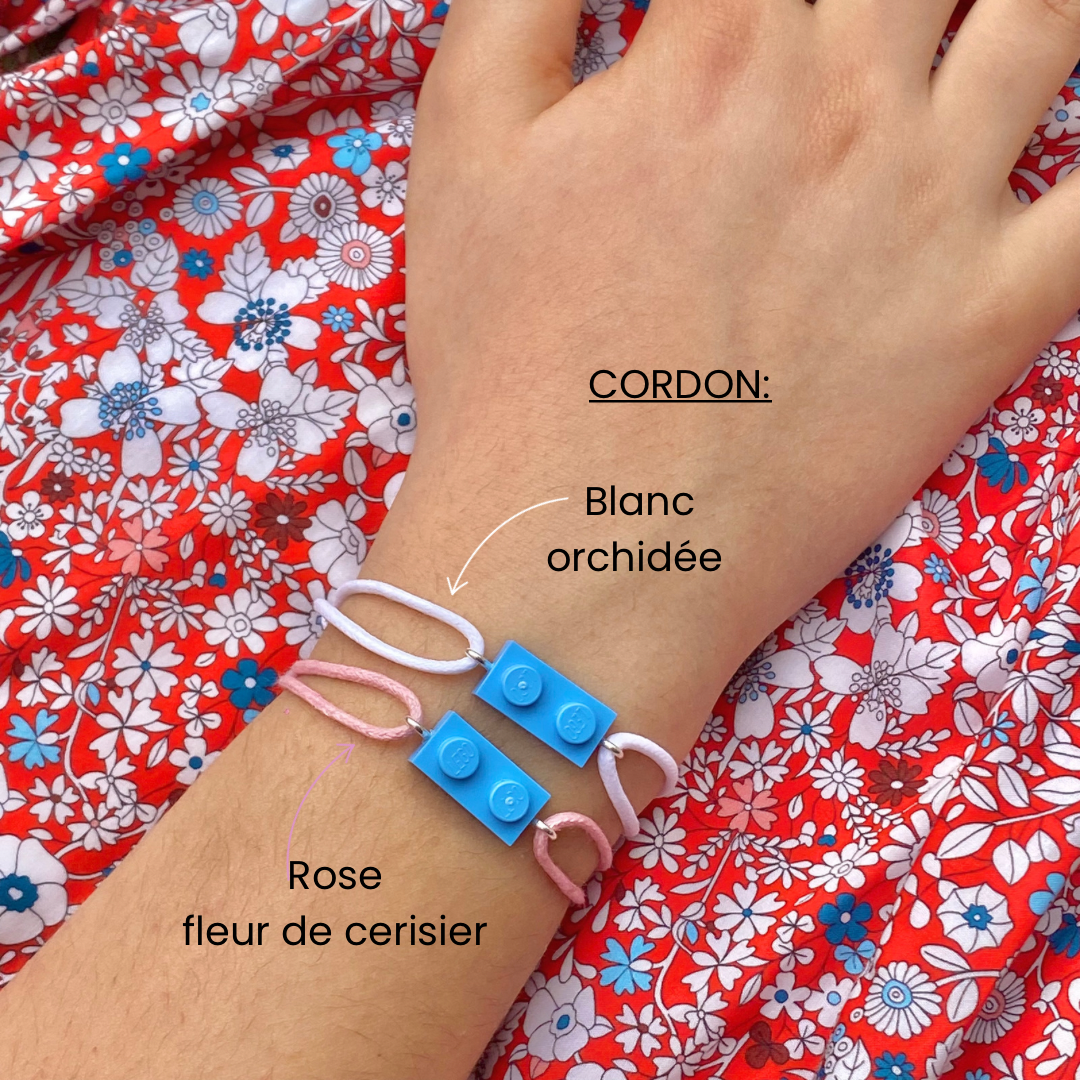 Bracelet d'amitié avec une brique Lego et cordon coton ajustable