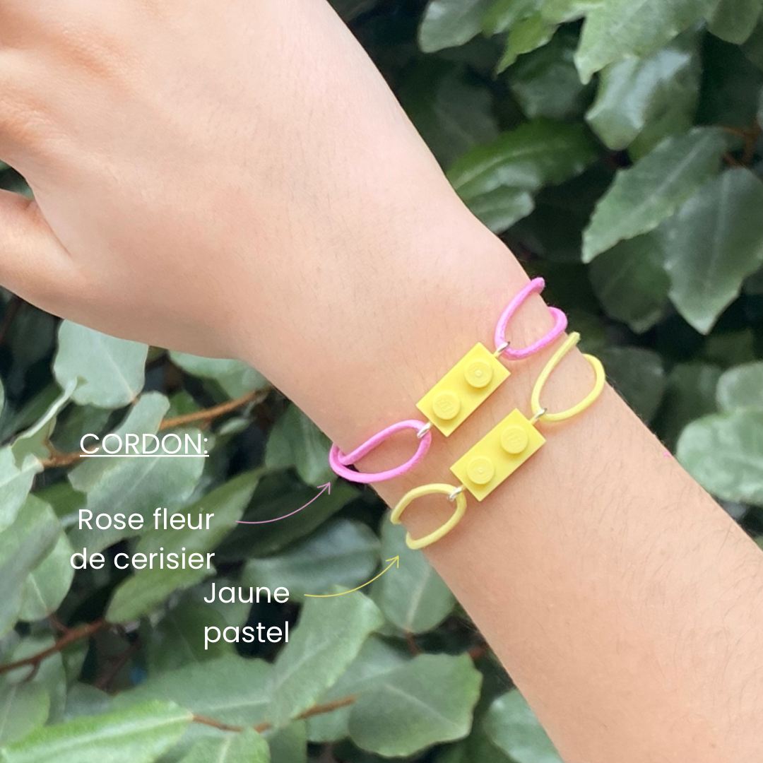 Bracelet d'amitié avec une brique Lego et cordon coton ajustable