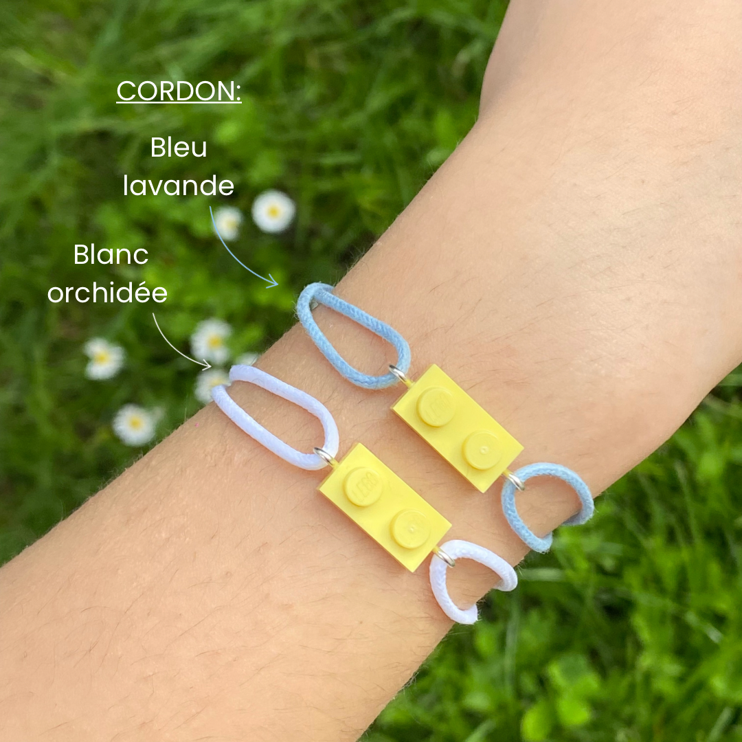 Bracelet d'amitié avec une brique Lego et cordon coton ajustable