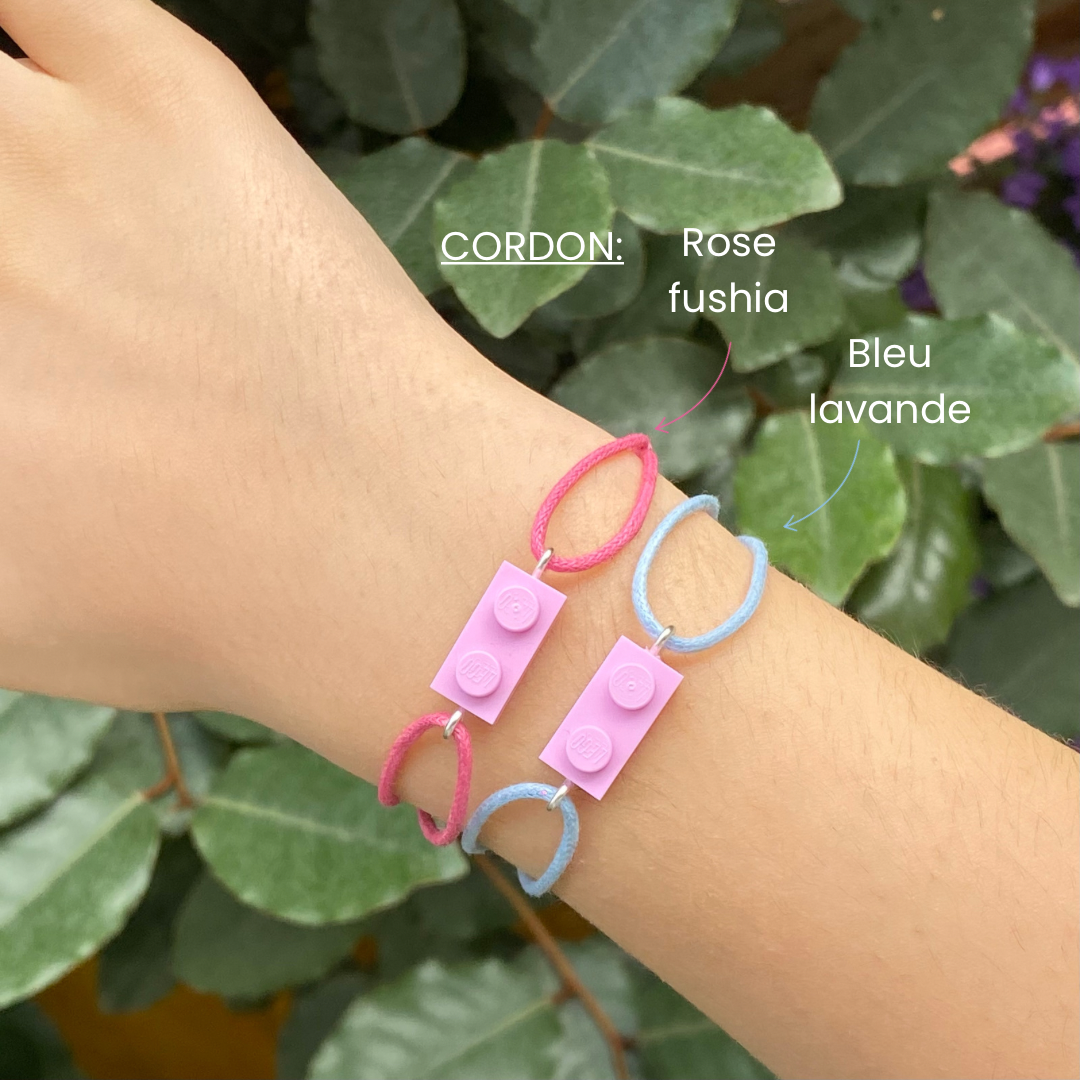 Bracelet d'amitié avec une brique Lego et cordon coton ajustable