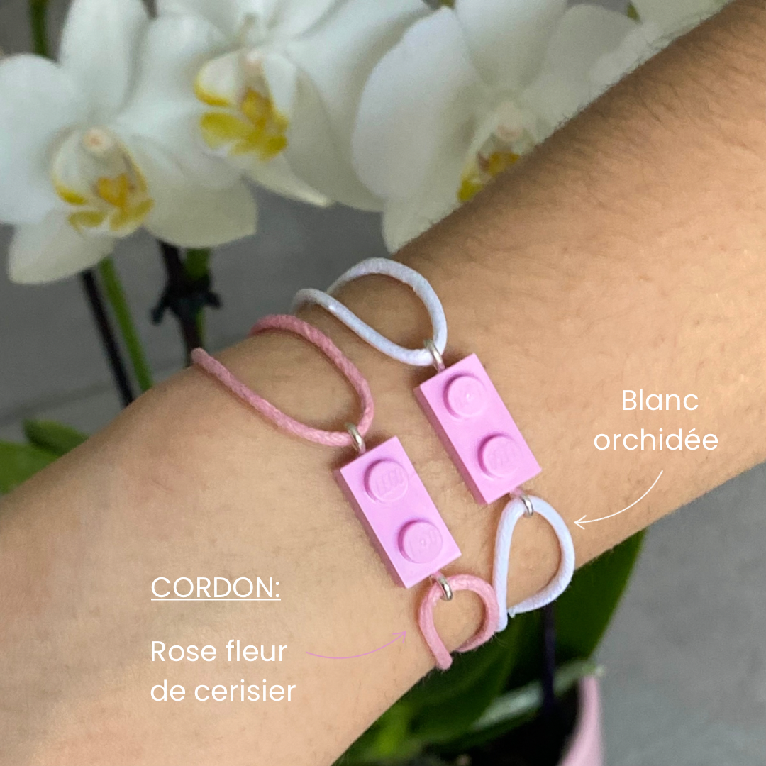 Bracelet d'amitié avec une brique Lego et cordon coton ajustable