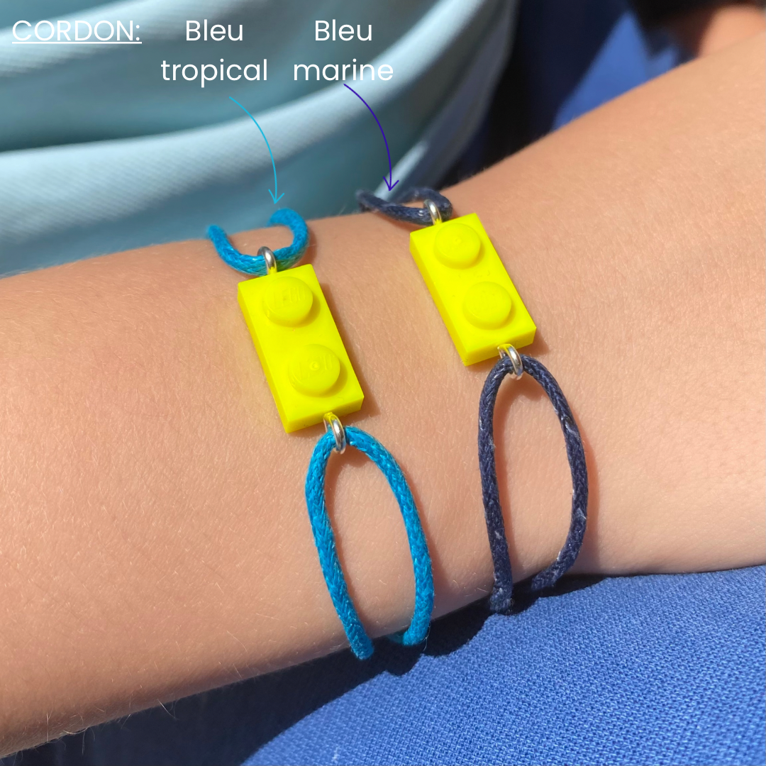 Fluorescent bracelet with a Lego® and an adjustable cord
