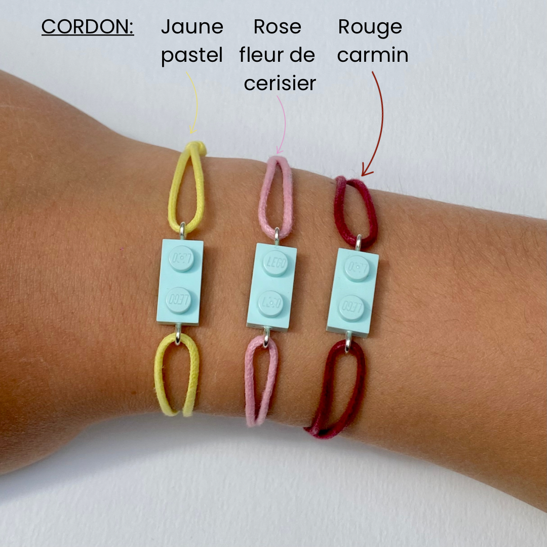 Bracelet d'amitié avec une brique Lego et cordon coton ajustable