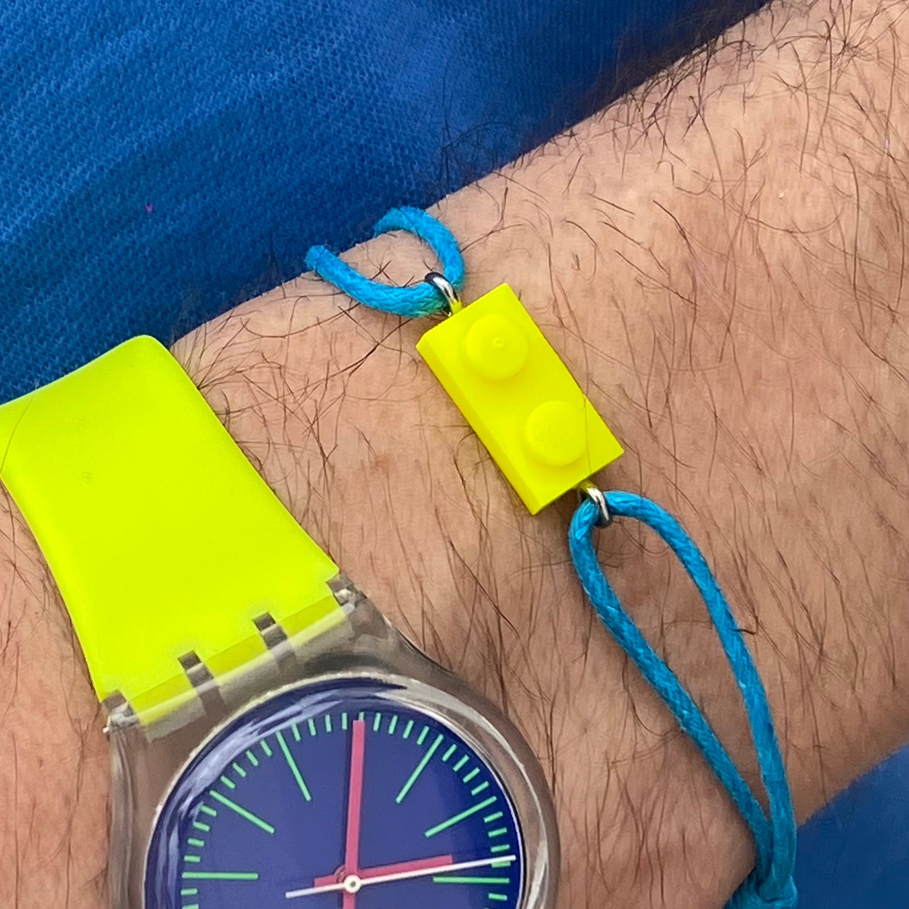 Fluorescent bracelet with a Lego® and an adjustable cord