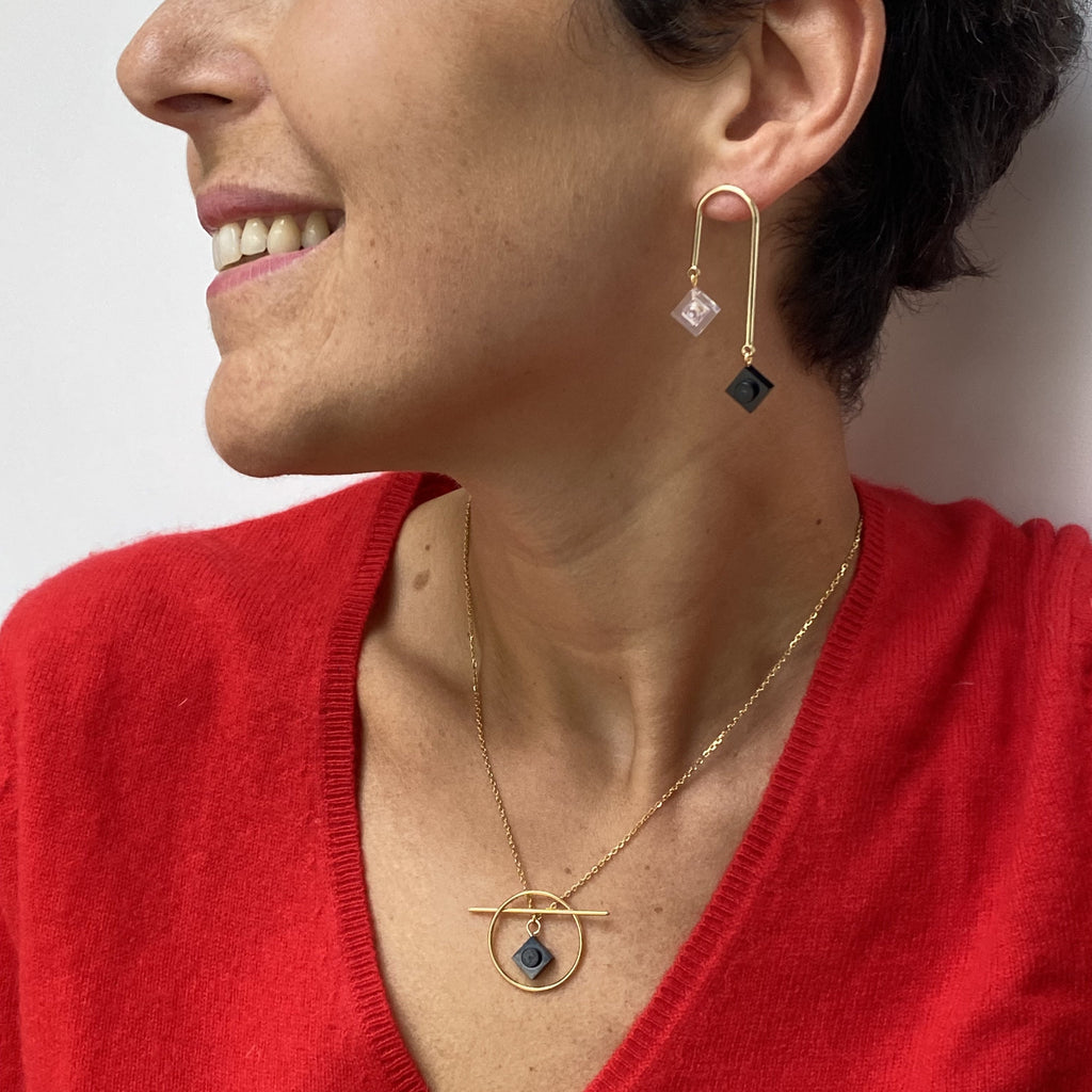 Geometric necklace with a Lego brick - Les Astucieuses
