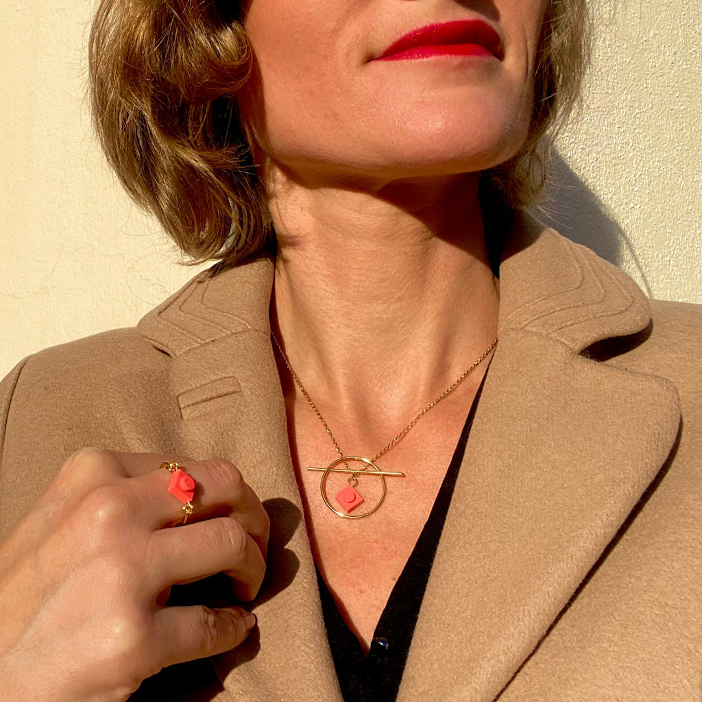Geometric necklace with a Lego brick - Les Astucieuses