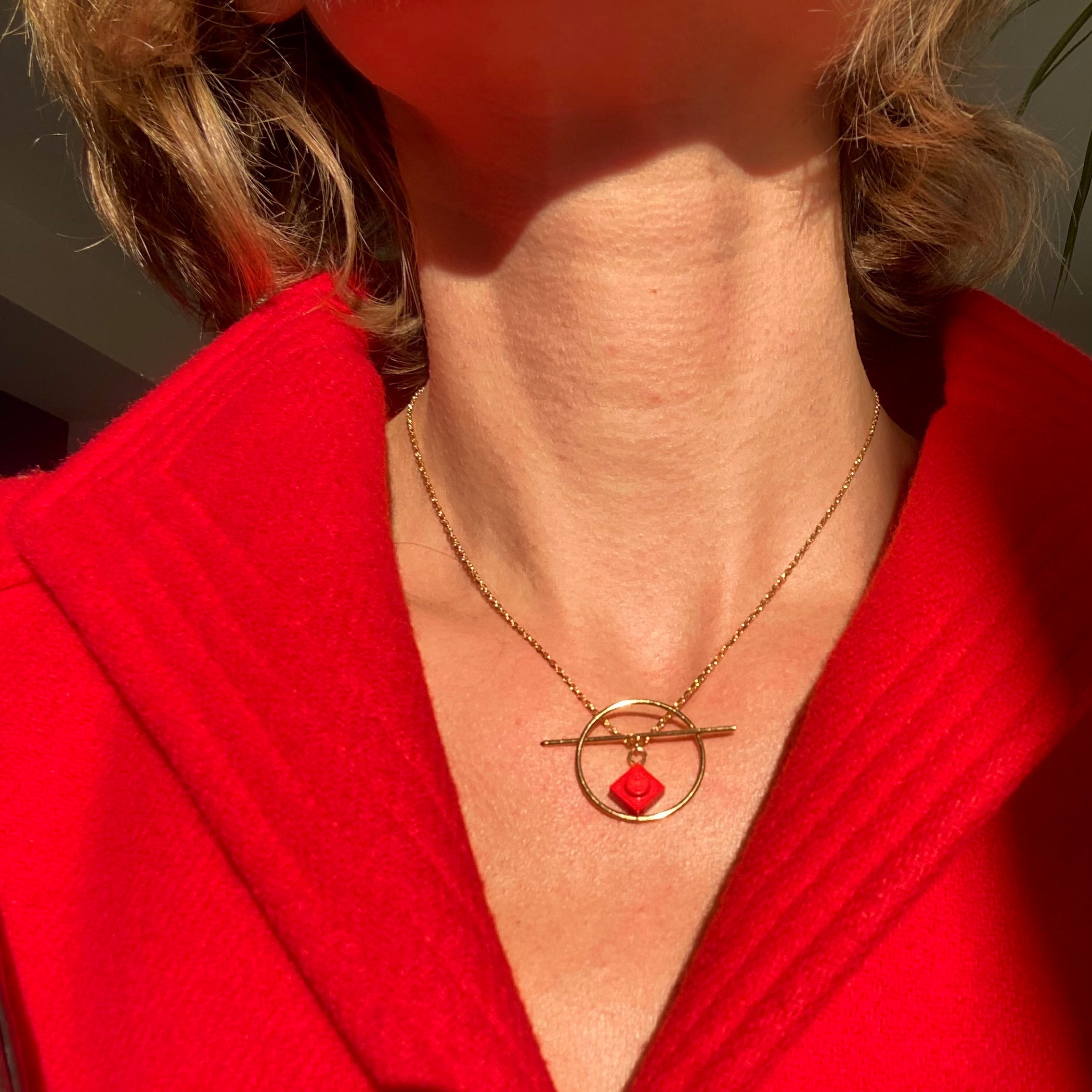 Geometric necklace with a Lego brick - Les Astucieuses