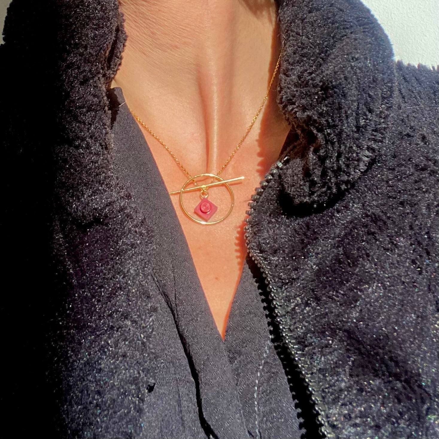 Geometric necklace with a Lego brick - Les Astucieuses