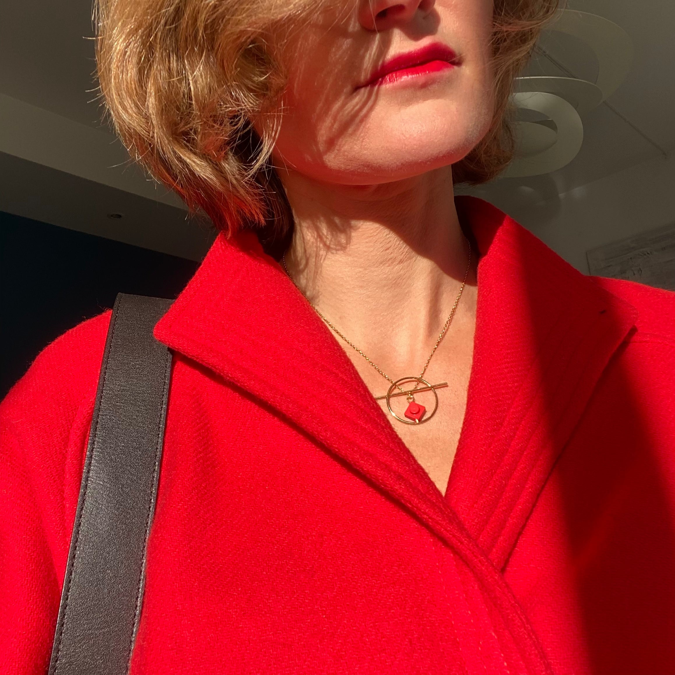 Geometric necklace with a Lego brick - Les Astucieuses