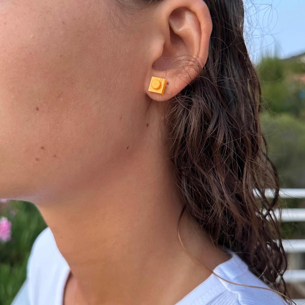 Fleas with a square Lego brick