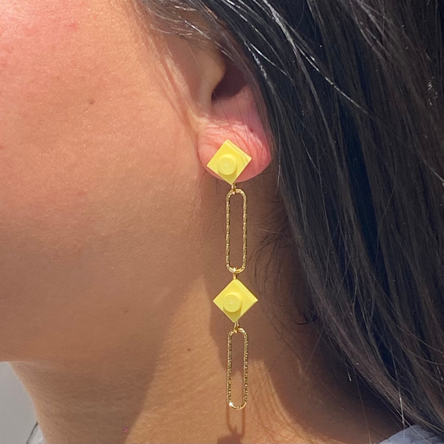 Long earrings with a Lego brick - Les Voltigeuses
