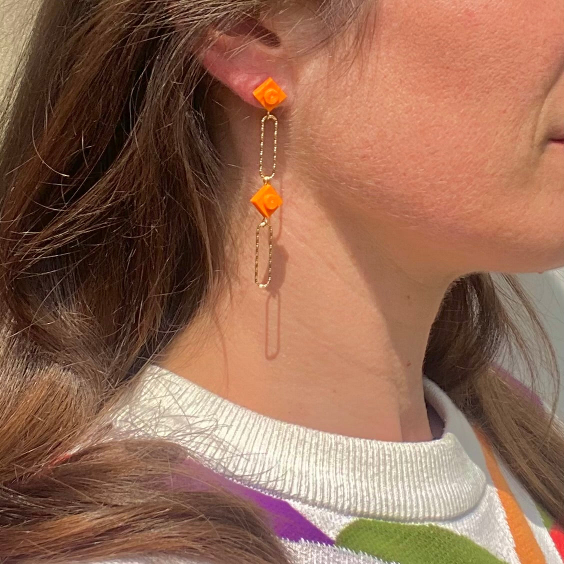Long earrings with a Lego brick - Les Voltigeuses