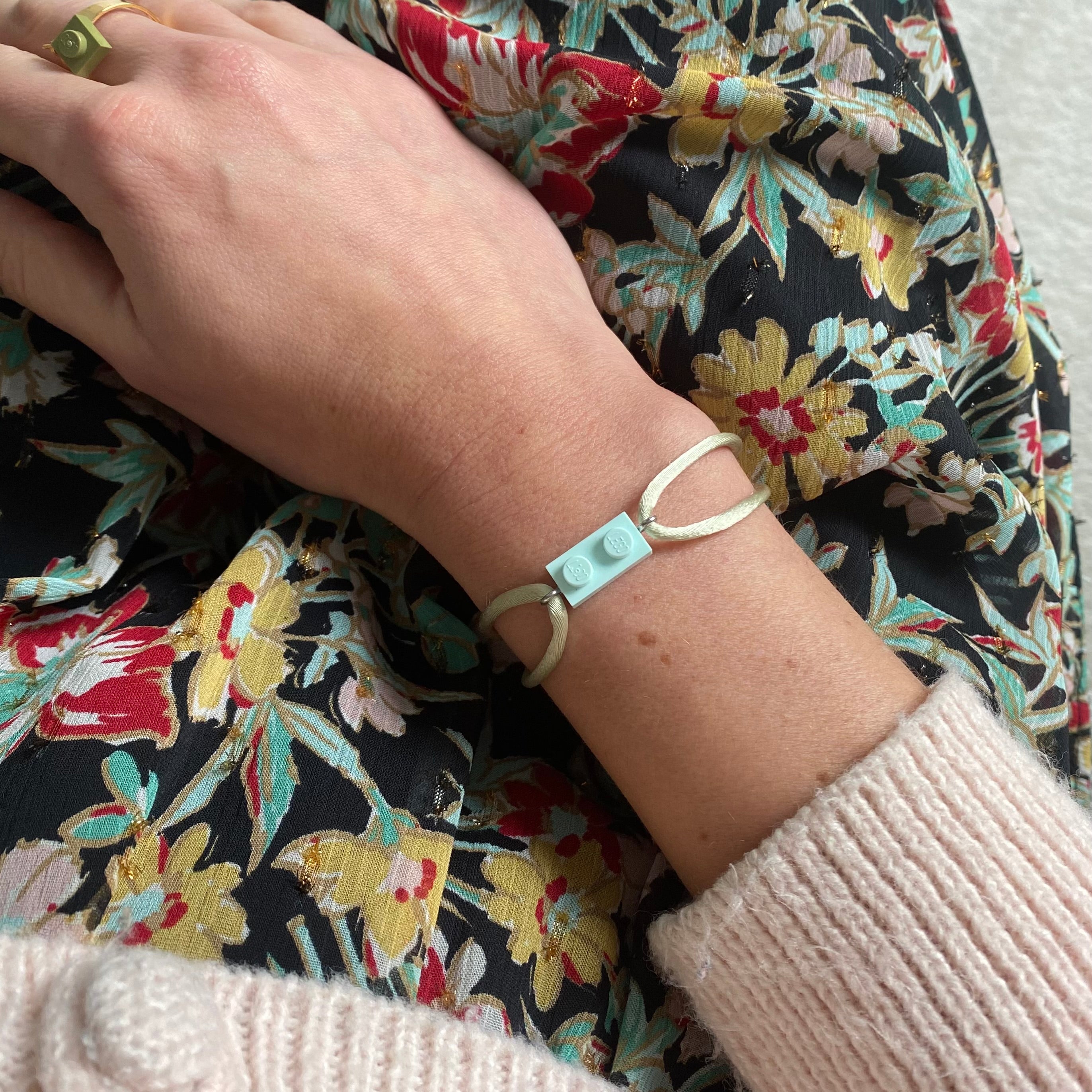 Bracelet with adjustable silky cord - Essenti'elles