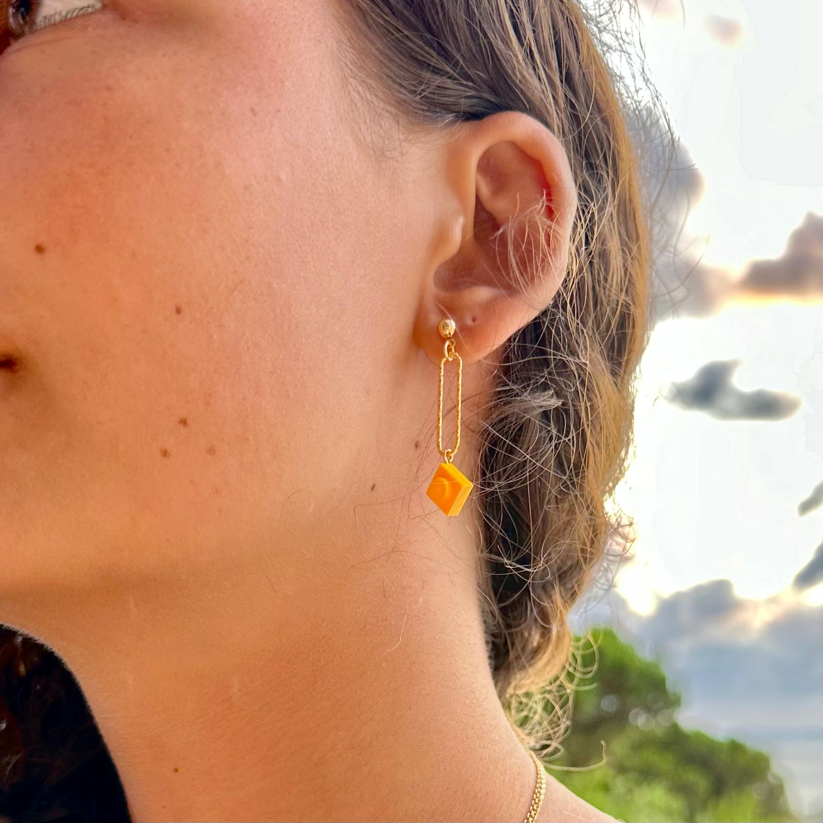 Hammered effect gold earrings - Les Danseuses