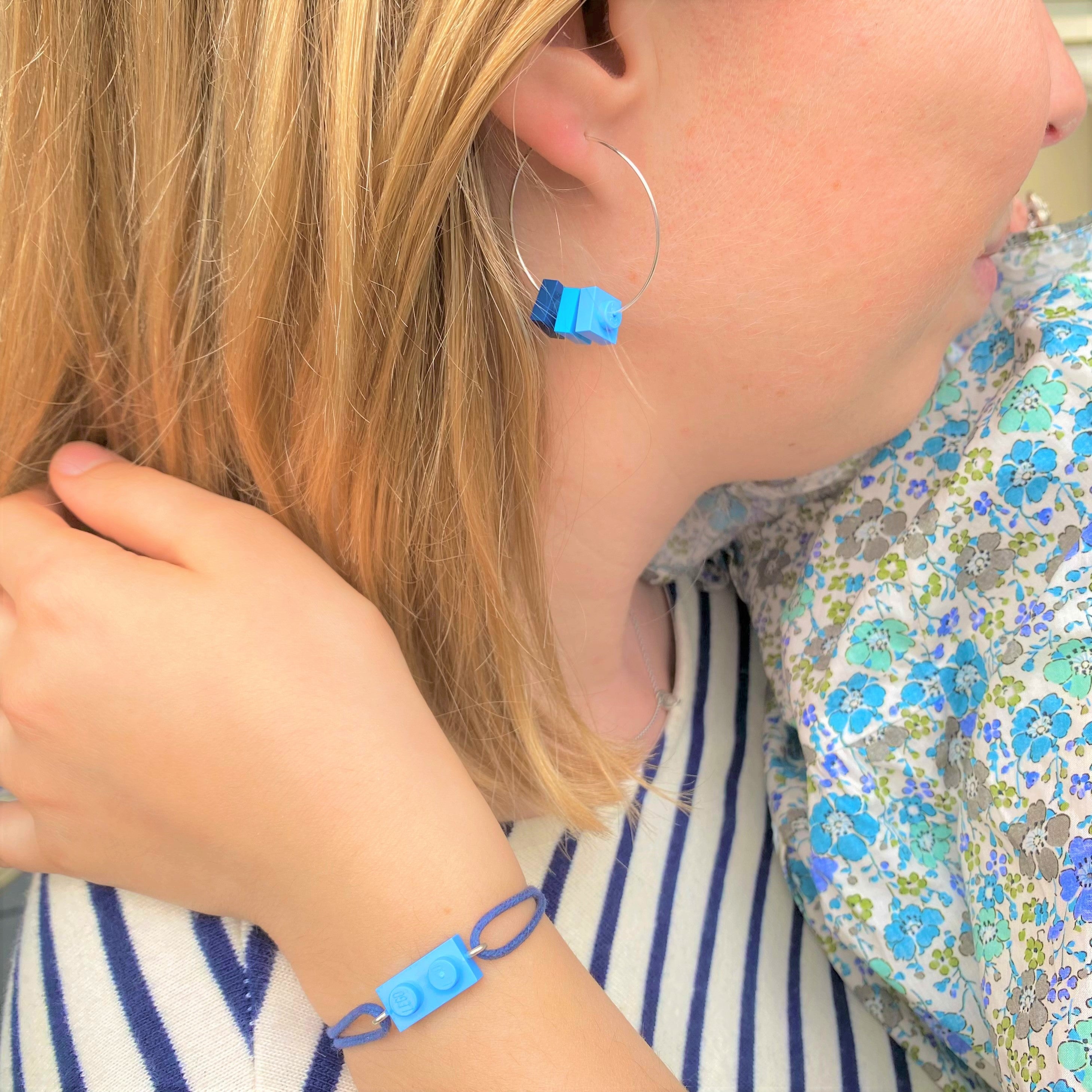 Bracelet d'amitié avec une brique Lego et cordon coton ajustable