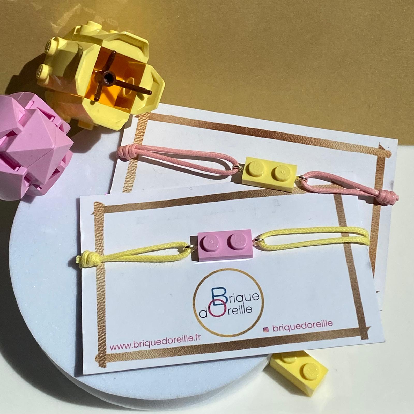 Bracelet d'amitié avec une brique Lego et cordon coton ajustable
