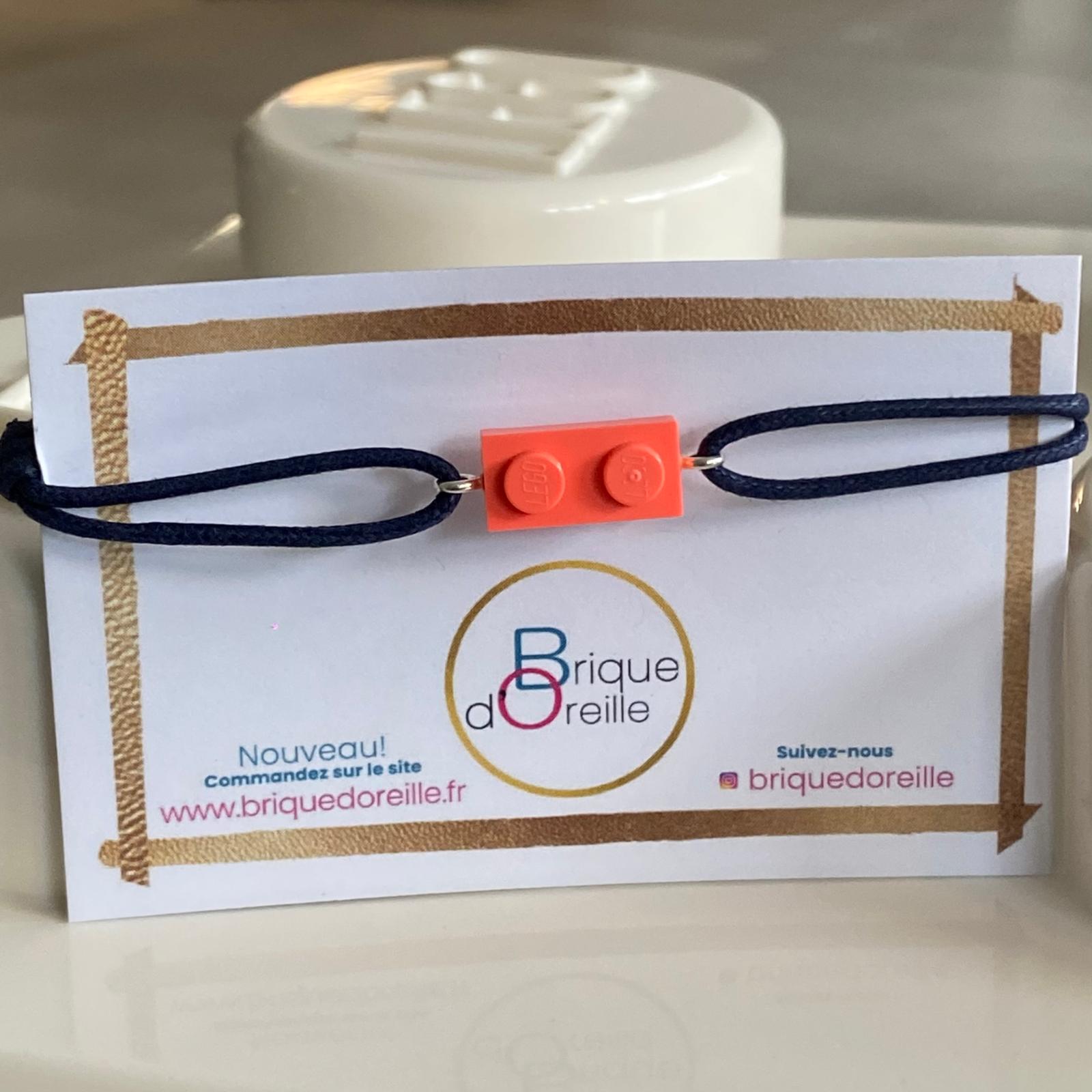 Fluorescent bracelet with a Lego® and an adjustable cord