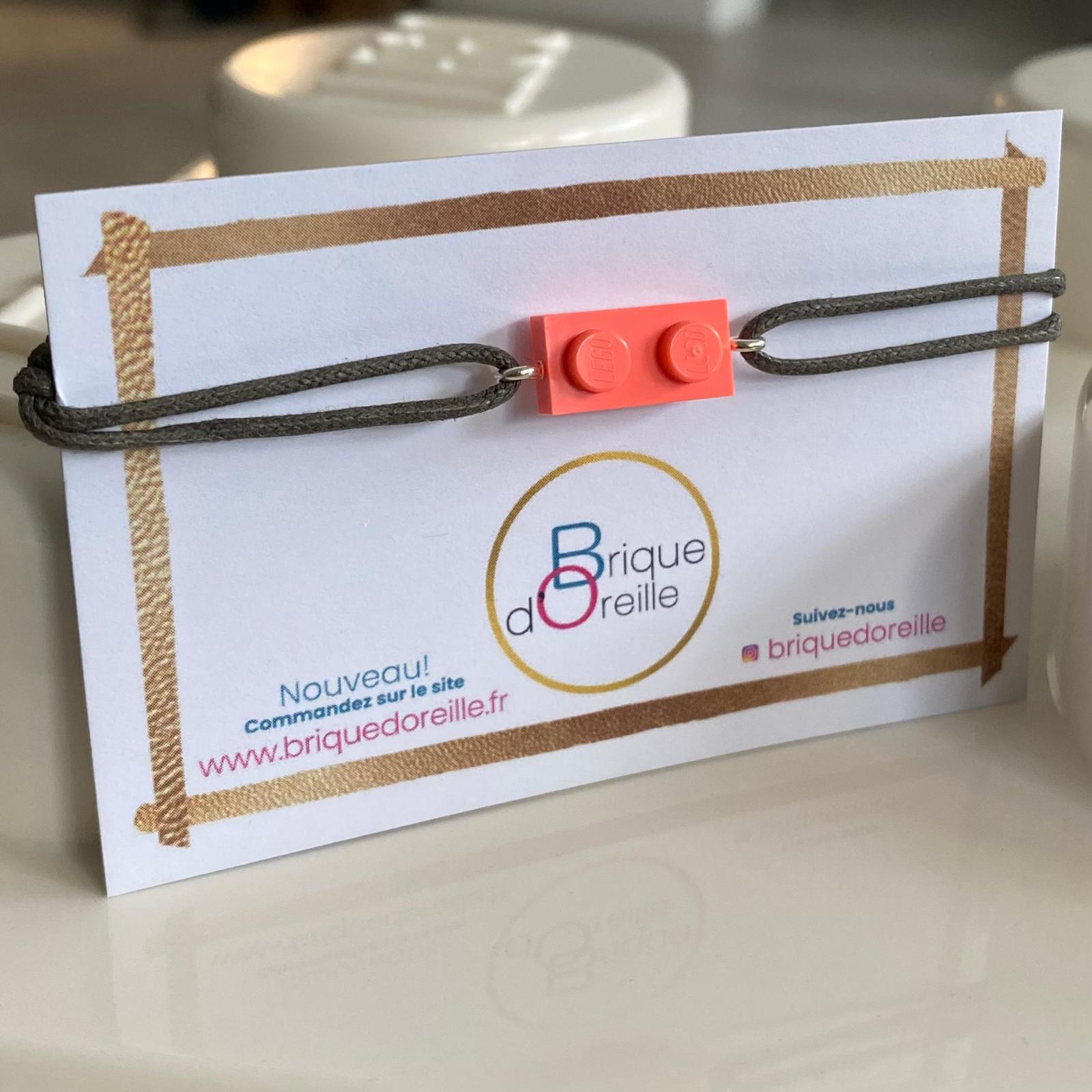 Fluorescent bracelet with a Lego® and an adjustable cord