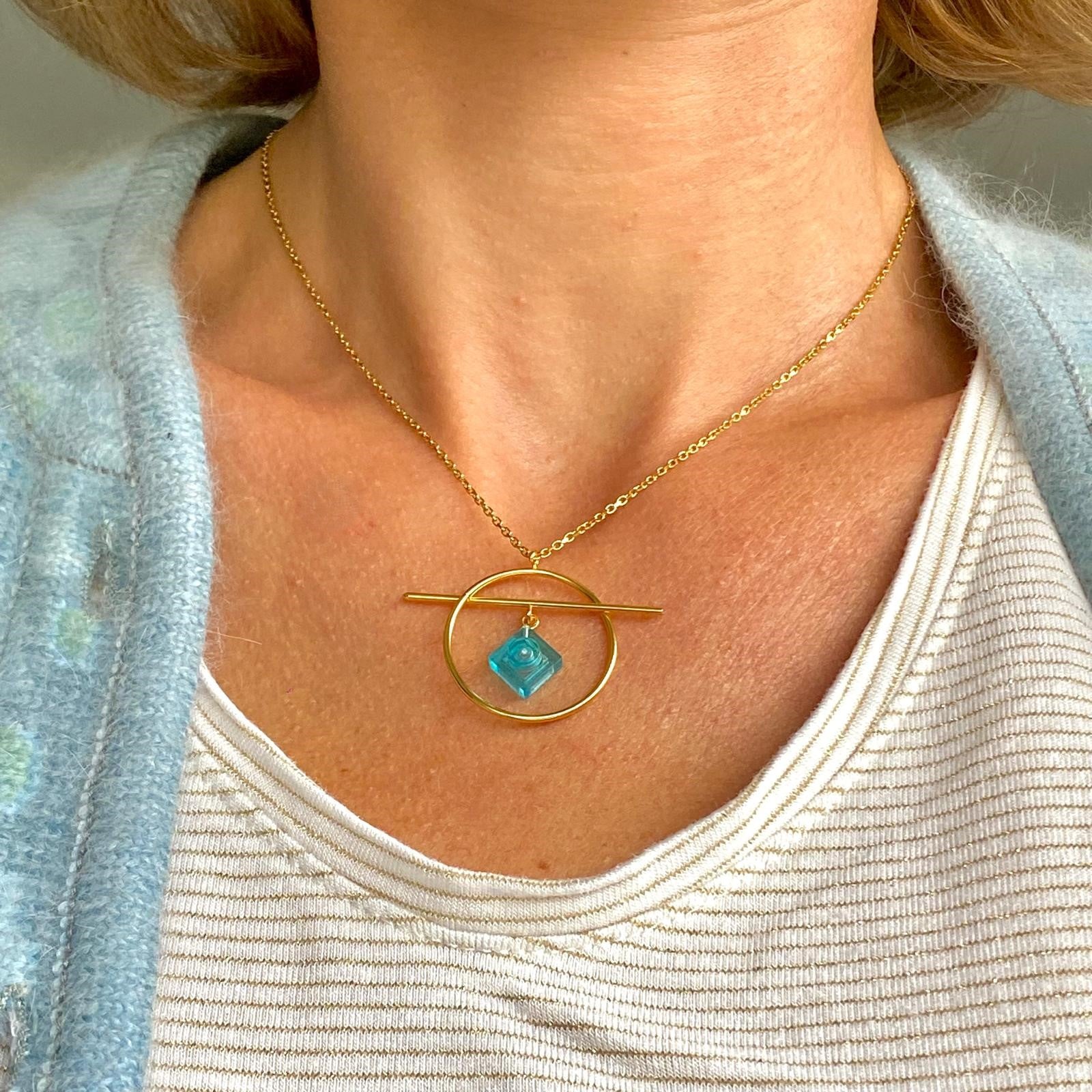 Geometric necklace with a Lego brick - Les Astucieuses