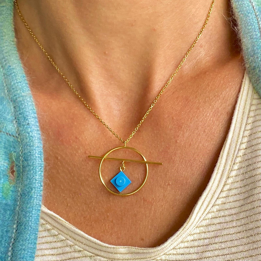 Collier géométrique avec une brique Lego - Les Astucieuses