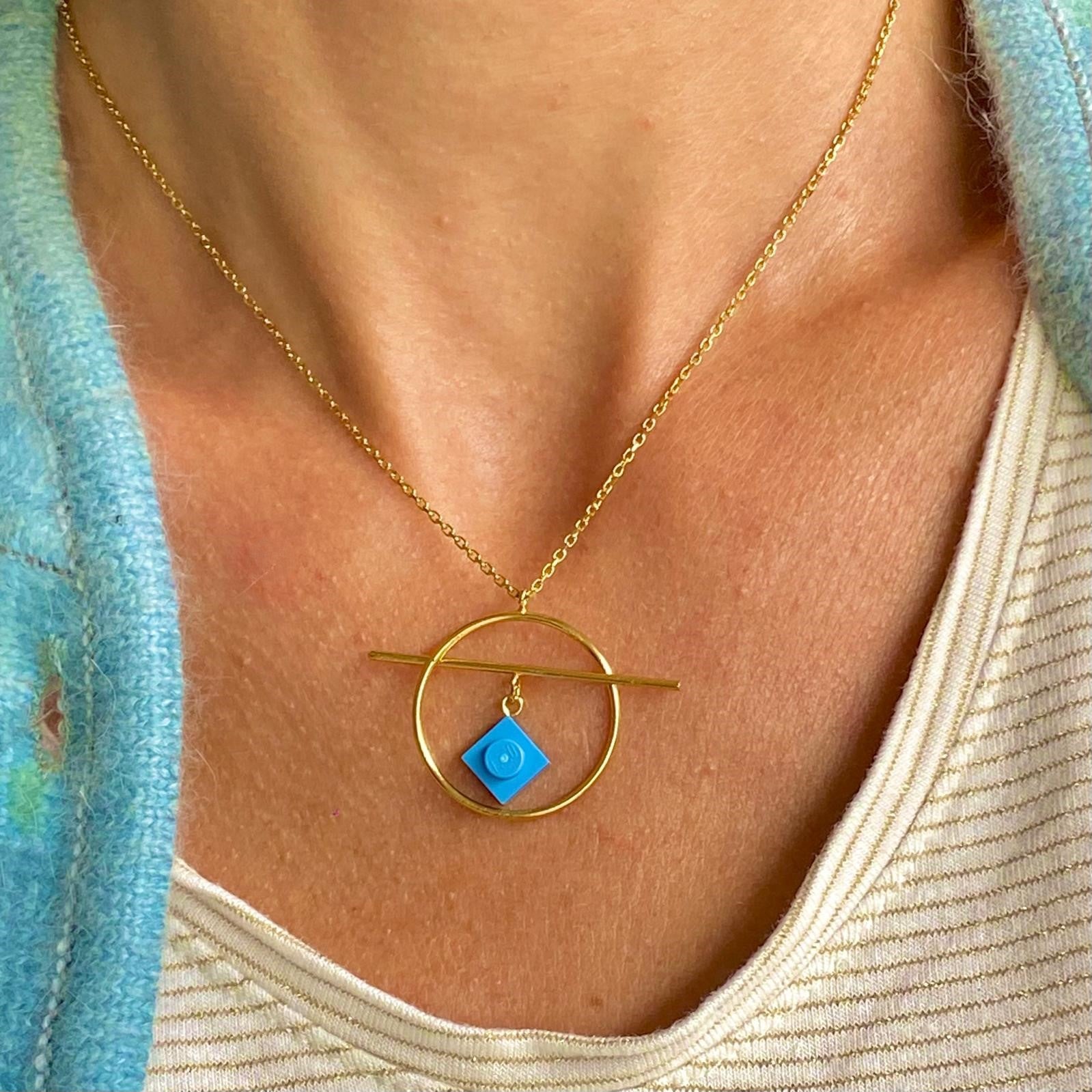 Geometric necklace with a Lego brick - Les Astucieuses