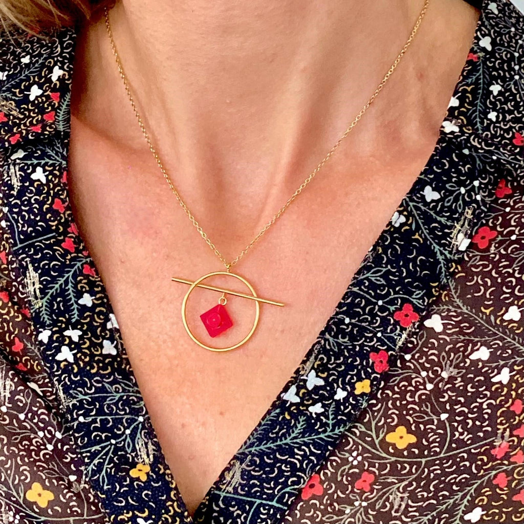 Geometric necklace with a Lego brick - Les Astucieuses