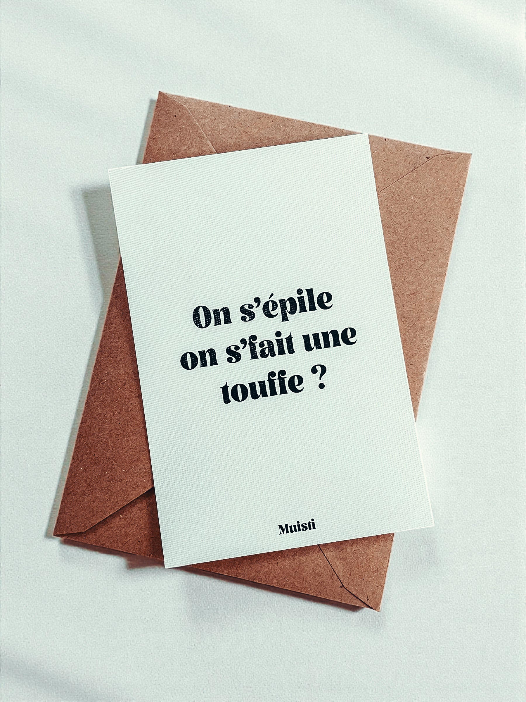 Carte postale à message - On s'épile on s'fait une touffe ?
