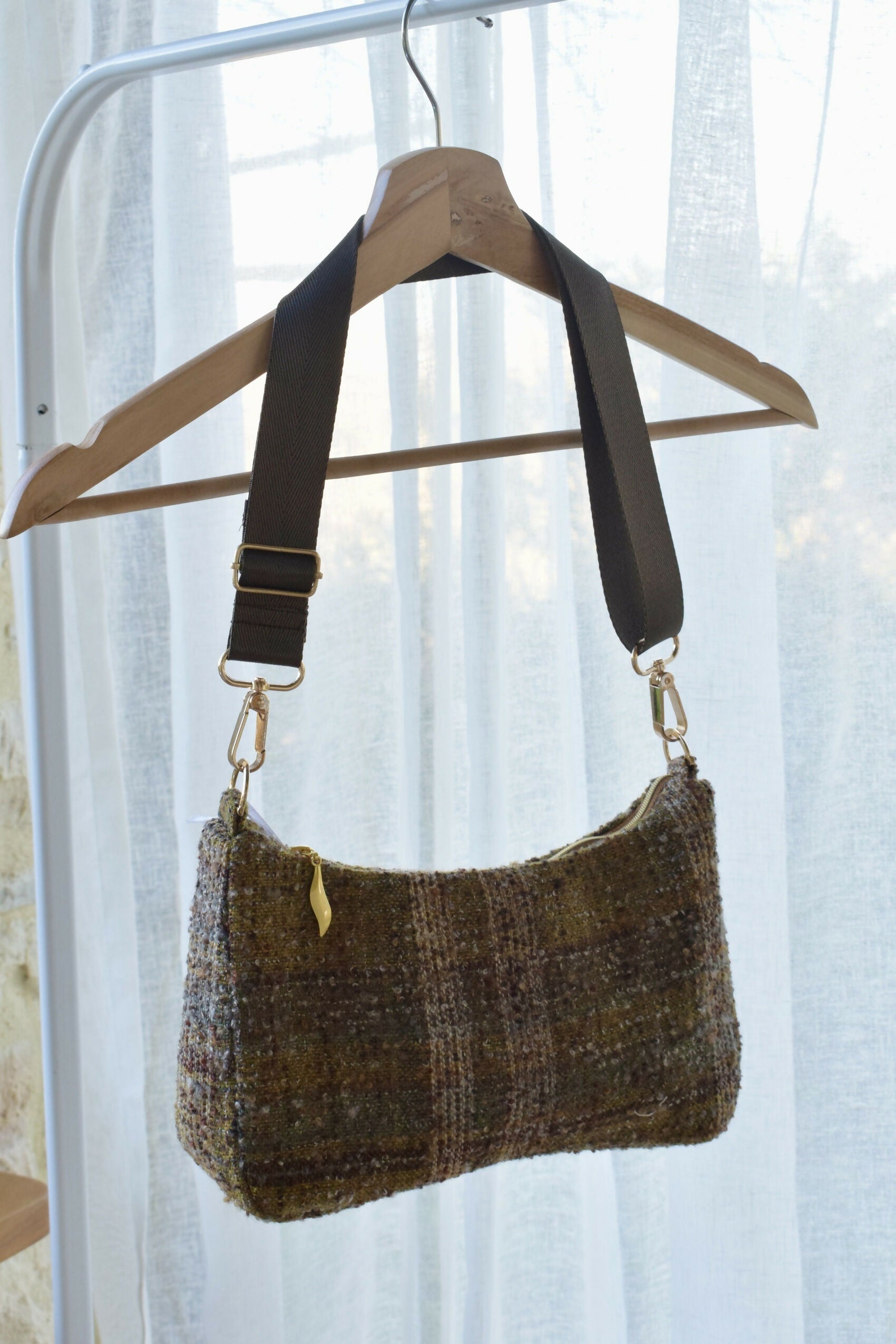 sac-baguette-laine-vert-marron-tweed-bouclette-carreaux-chic-ethique-artisanale-fait-main-tendance-upcycling-5