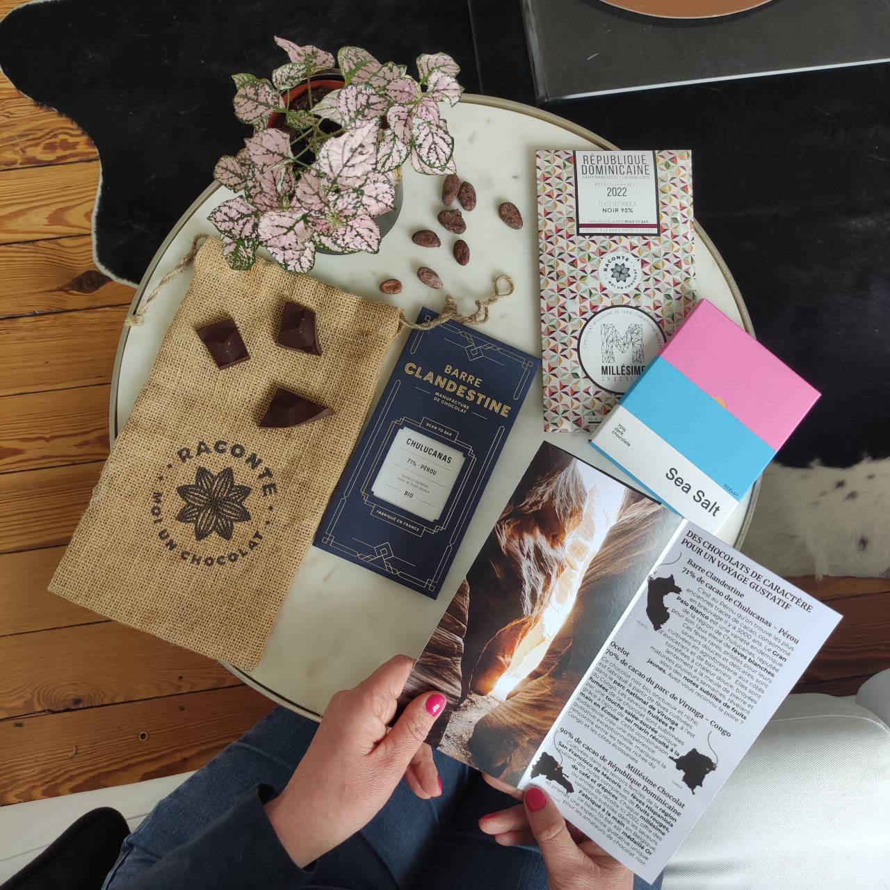 coffret cadeau, coffret chocolat, cadeau femme, sorisité, coffret tablette chocolat, panier garni, Coffret cadeau chocolat en l'honneur des Femmes cadeau chocolat idée cadeau chocolat cadeau chocolat Noël box mensuelle de chocolat box en ligne chocolat en ligne cadeau original chocolats du monde entier menakao comptoir du cacao labooko chocolat Afrique chocolat Madagascar chocolat bean-to bar chocolat français, coffret dégustation chocolat  
