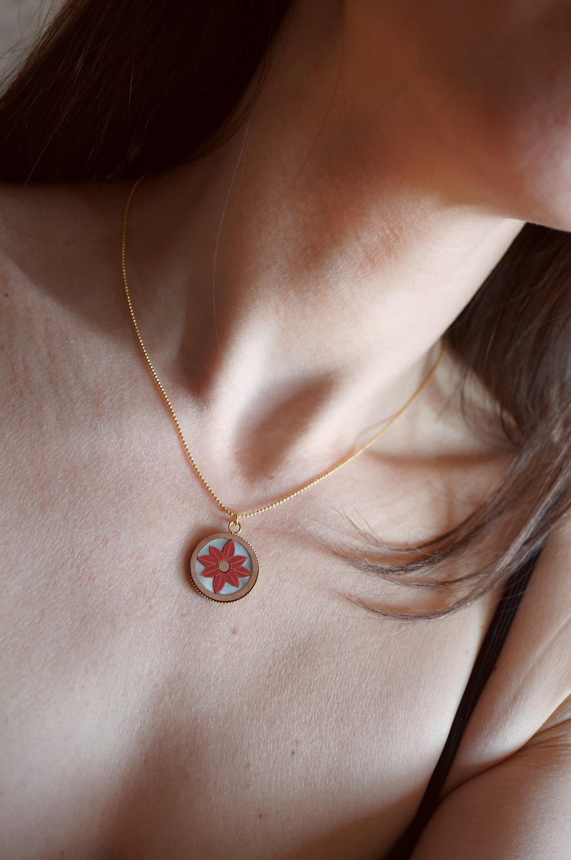 Collier fleur rouge et nacre - Jill
