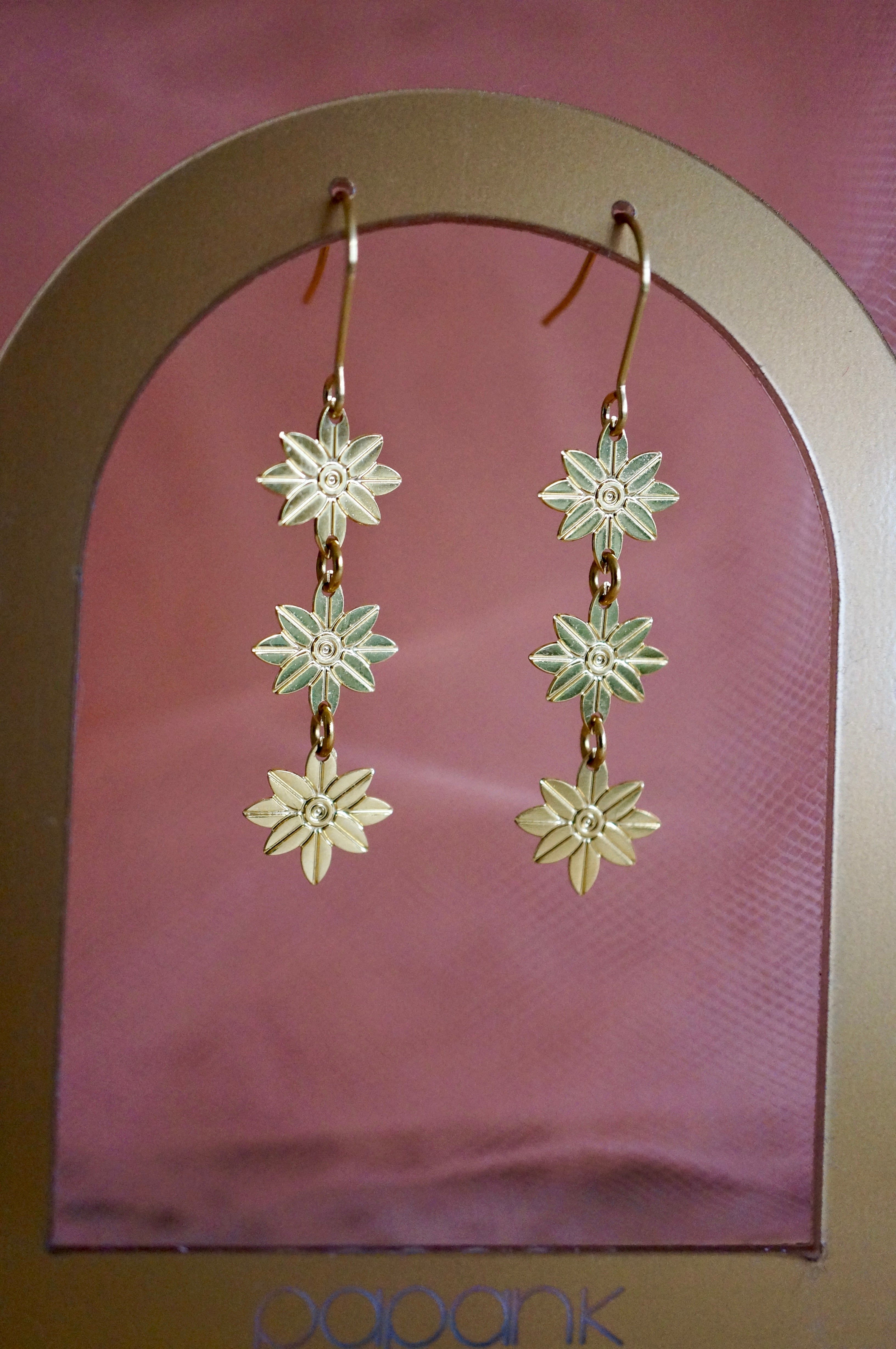 Jill mini version ~ trio of flowers dangling earrings in gold-plated brass