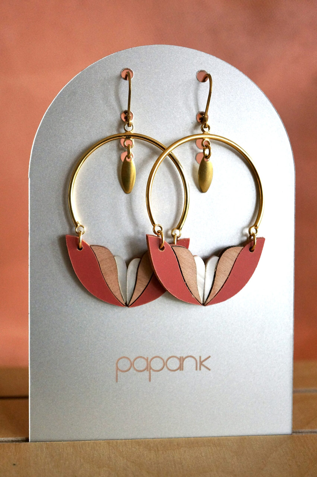 Boucles d'oreilles "Mila" en plexiglas rouge
