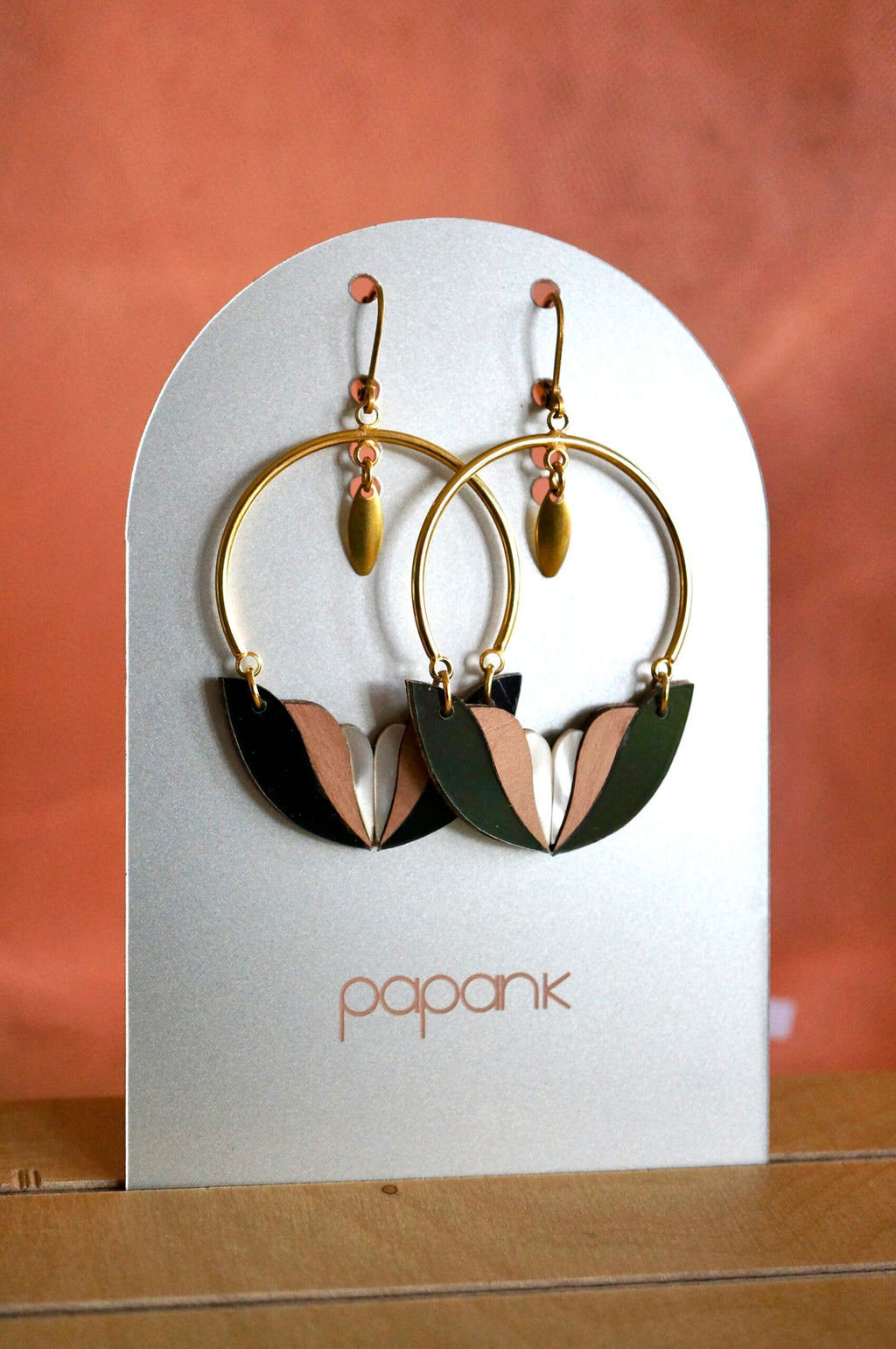 Boucles d'oreilles "Mila" en plexiglas noir