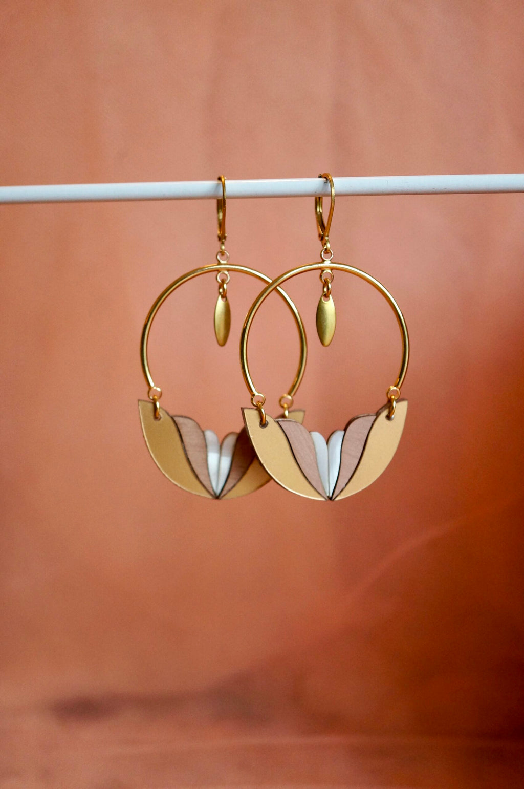 Boucles d'oreilles "Mila" en plexiglas or
